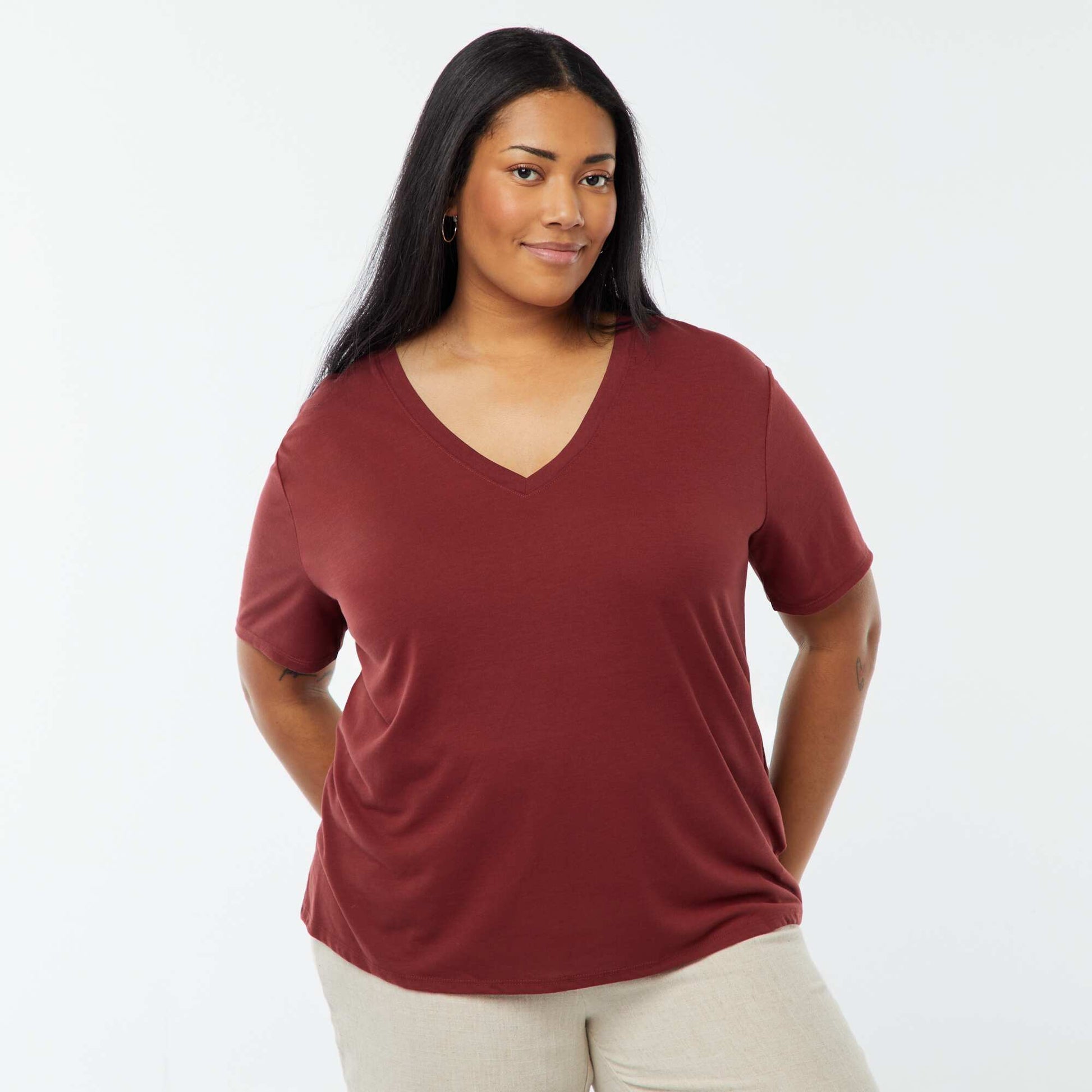 T-shirt basique uni col V ROUGE
