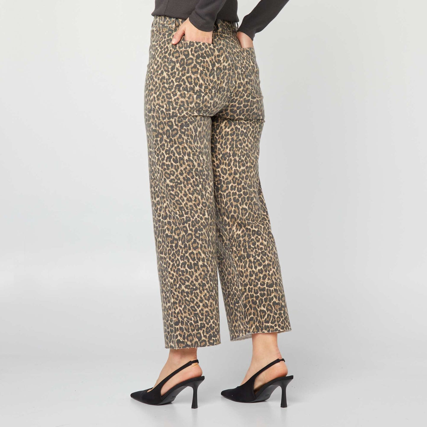 Jean large / wide leg ouverture par boutons fantaisies Beige