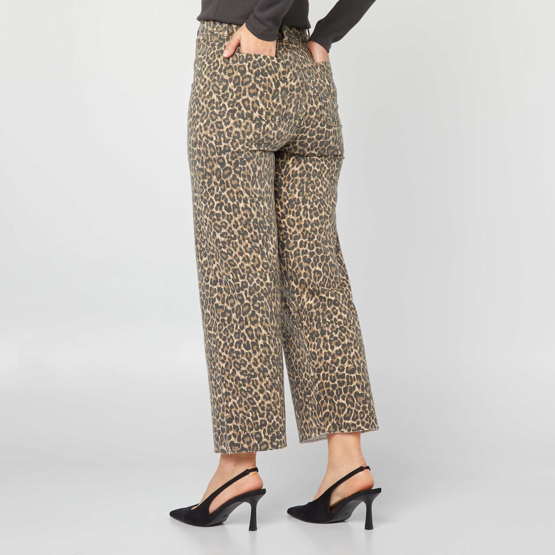Jean large / wide leg ouverture par boutons fantaisies Beige