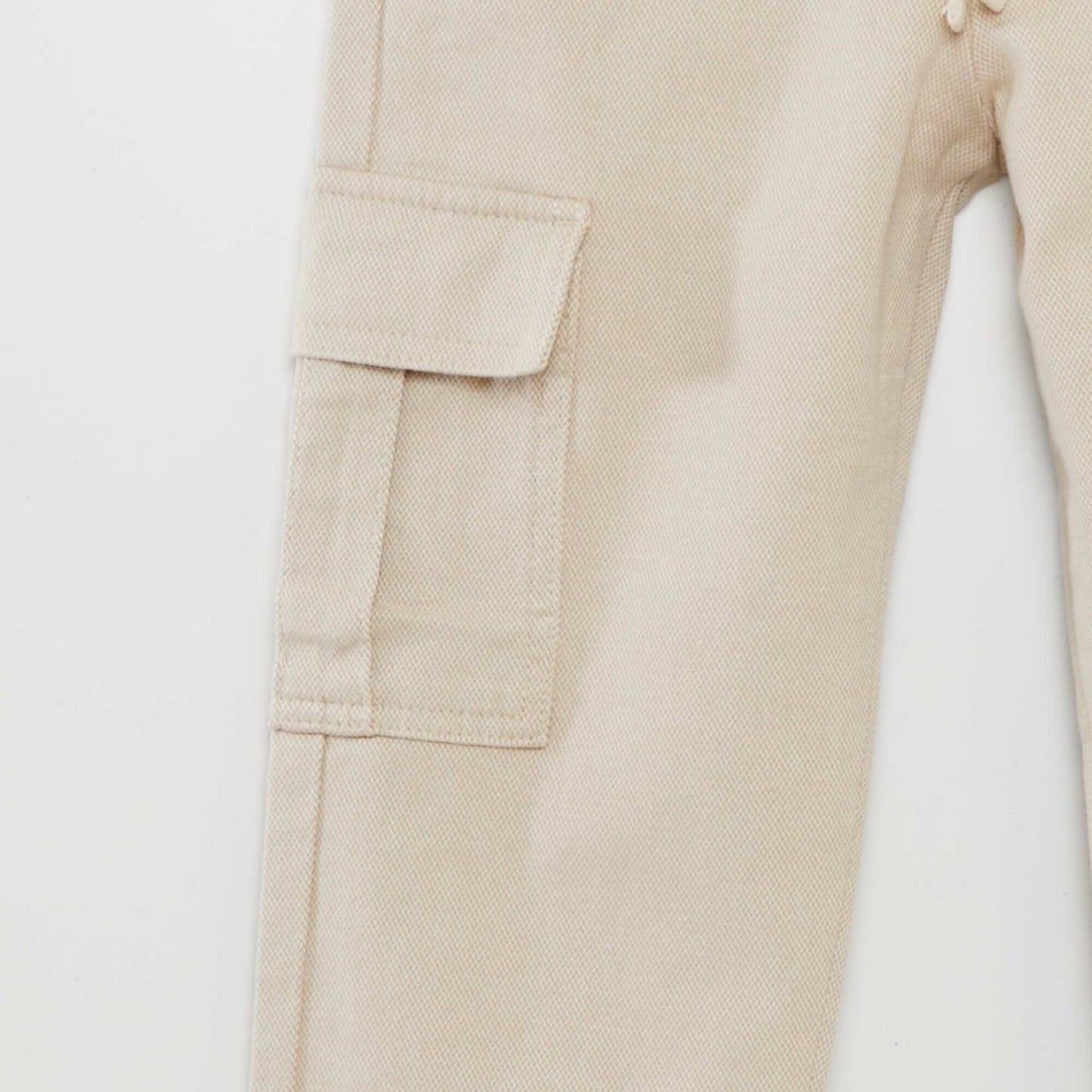 Pantalon chevrons avec poches à rabats Beige