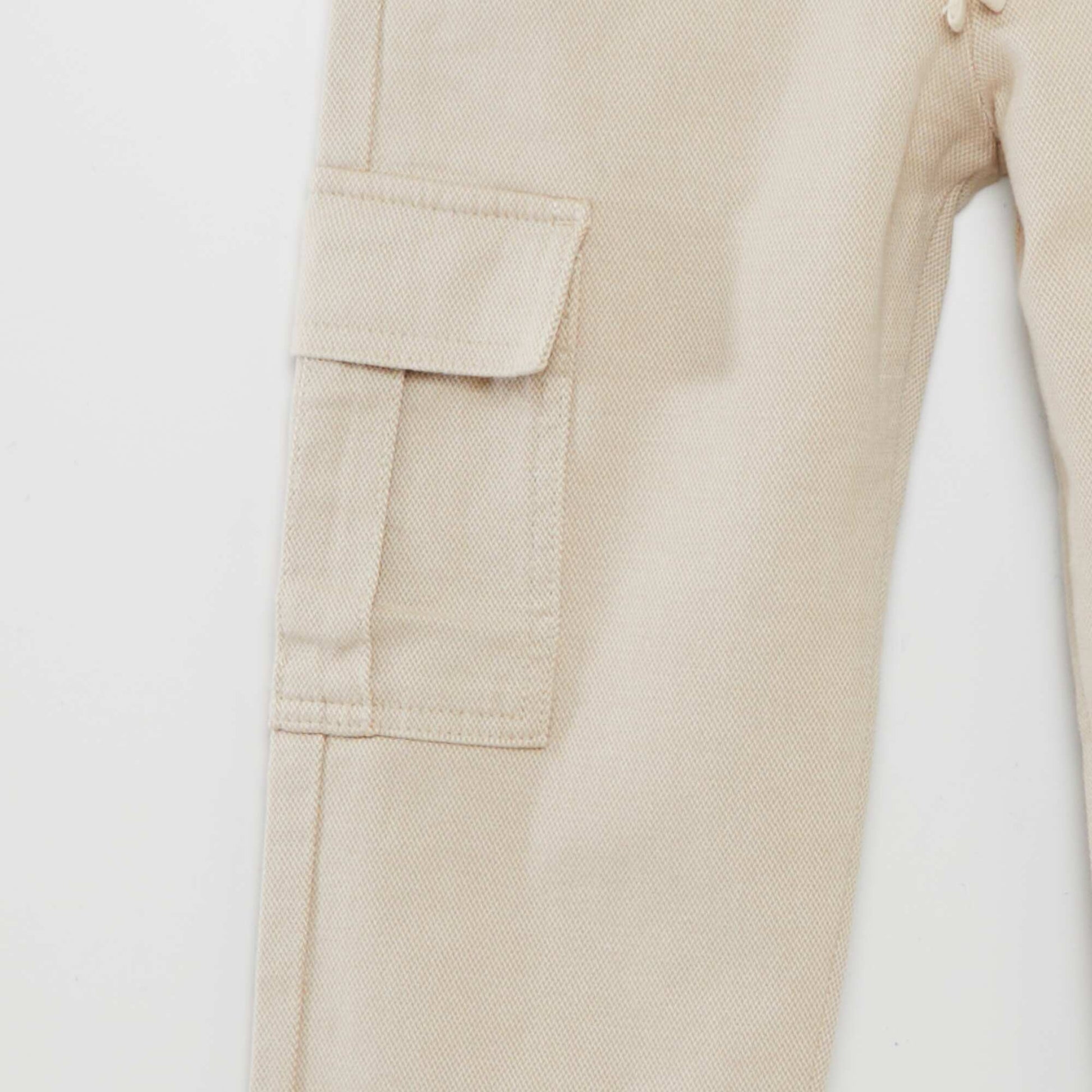 Pantalon chevrons avec poches à rabats Beige