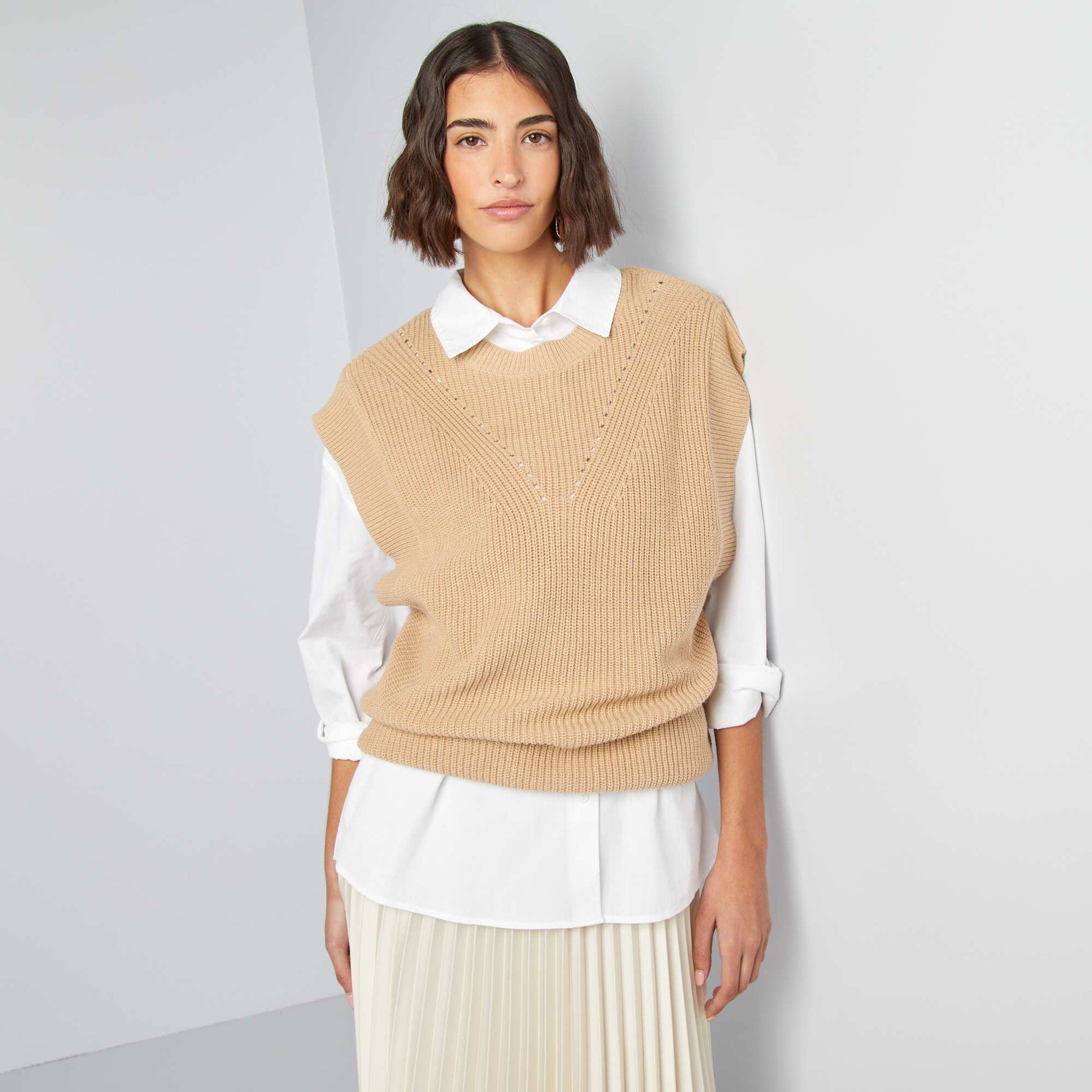 Pull sans manches col V Beige