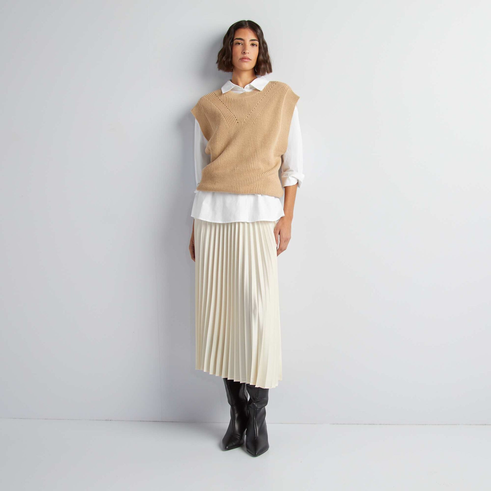 Pull sans manches col V Beige