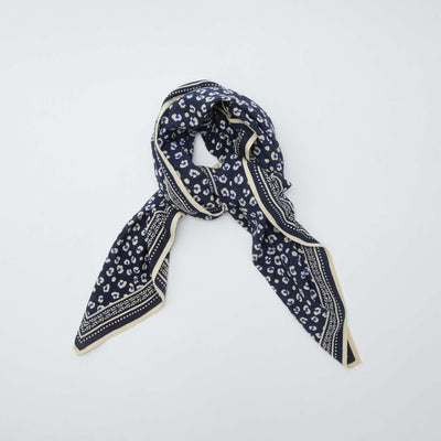 Large foulard imprimé Bleu léopard