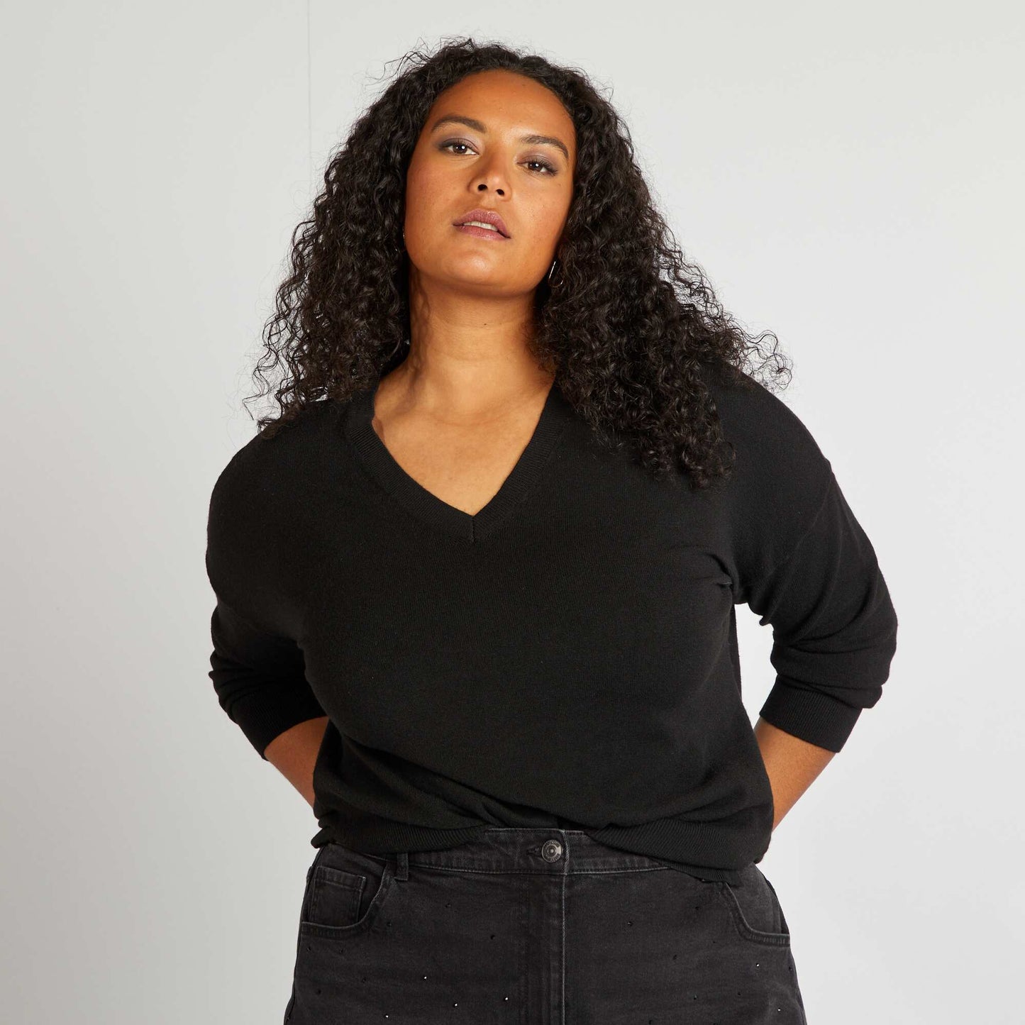 Pull fin à col V noir