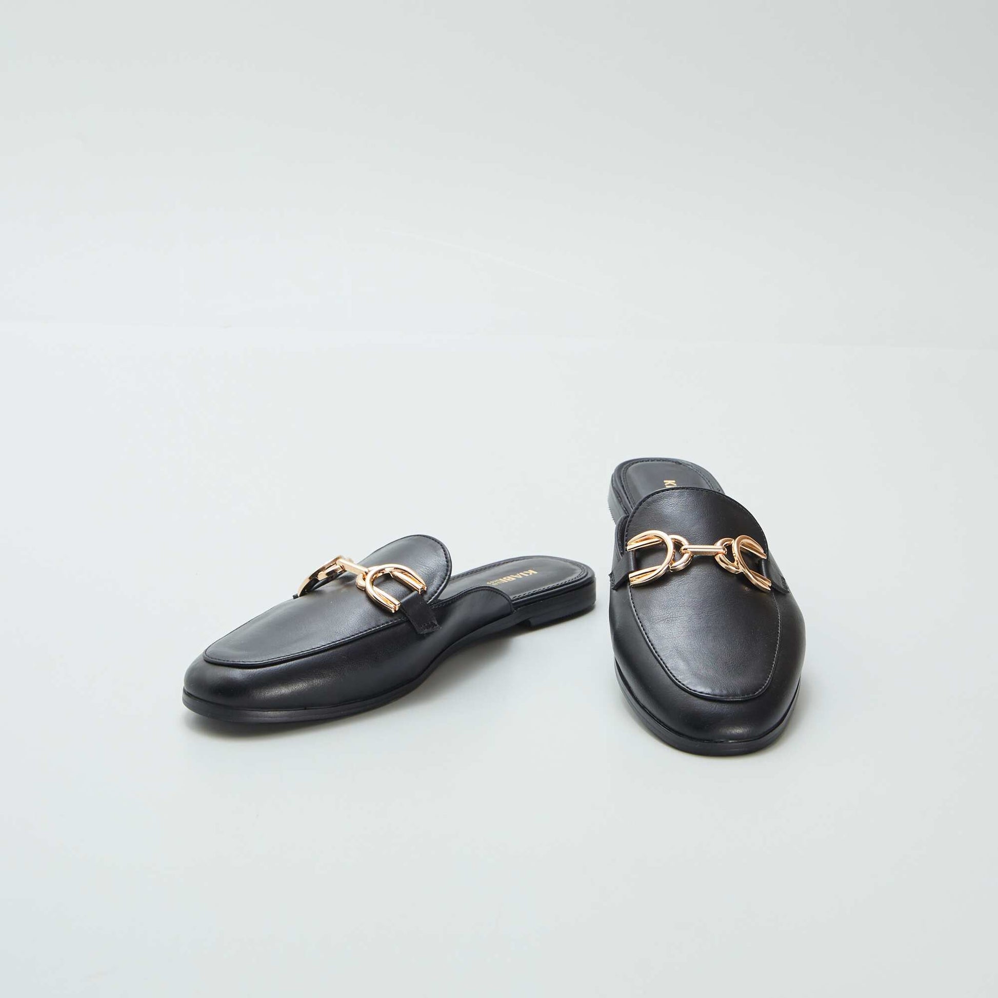 Mocassins ouverts avec bride dorée Noir