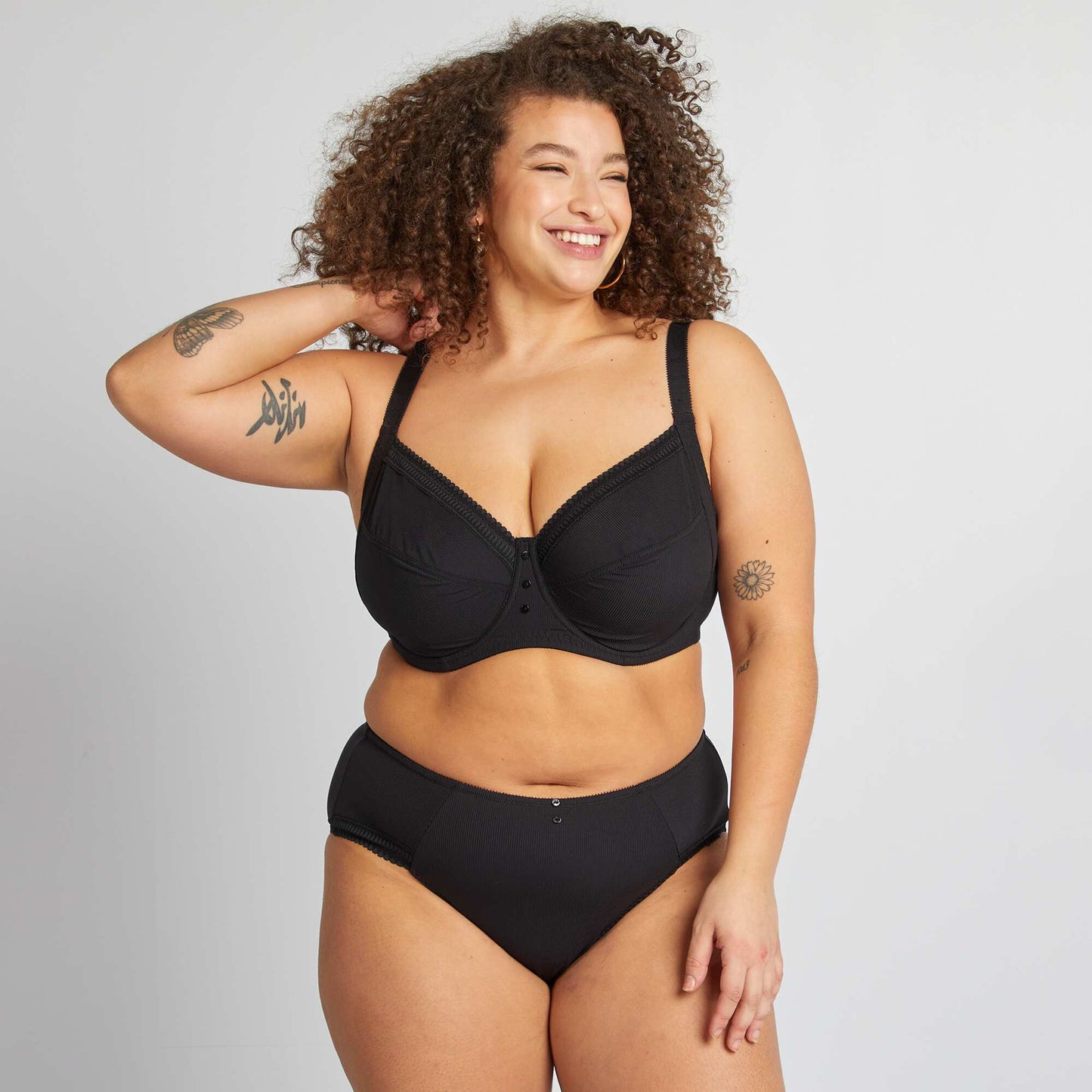 Soutien-gorge corbeille en microfibre côtelée NOIR