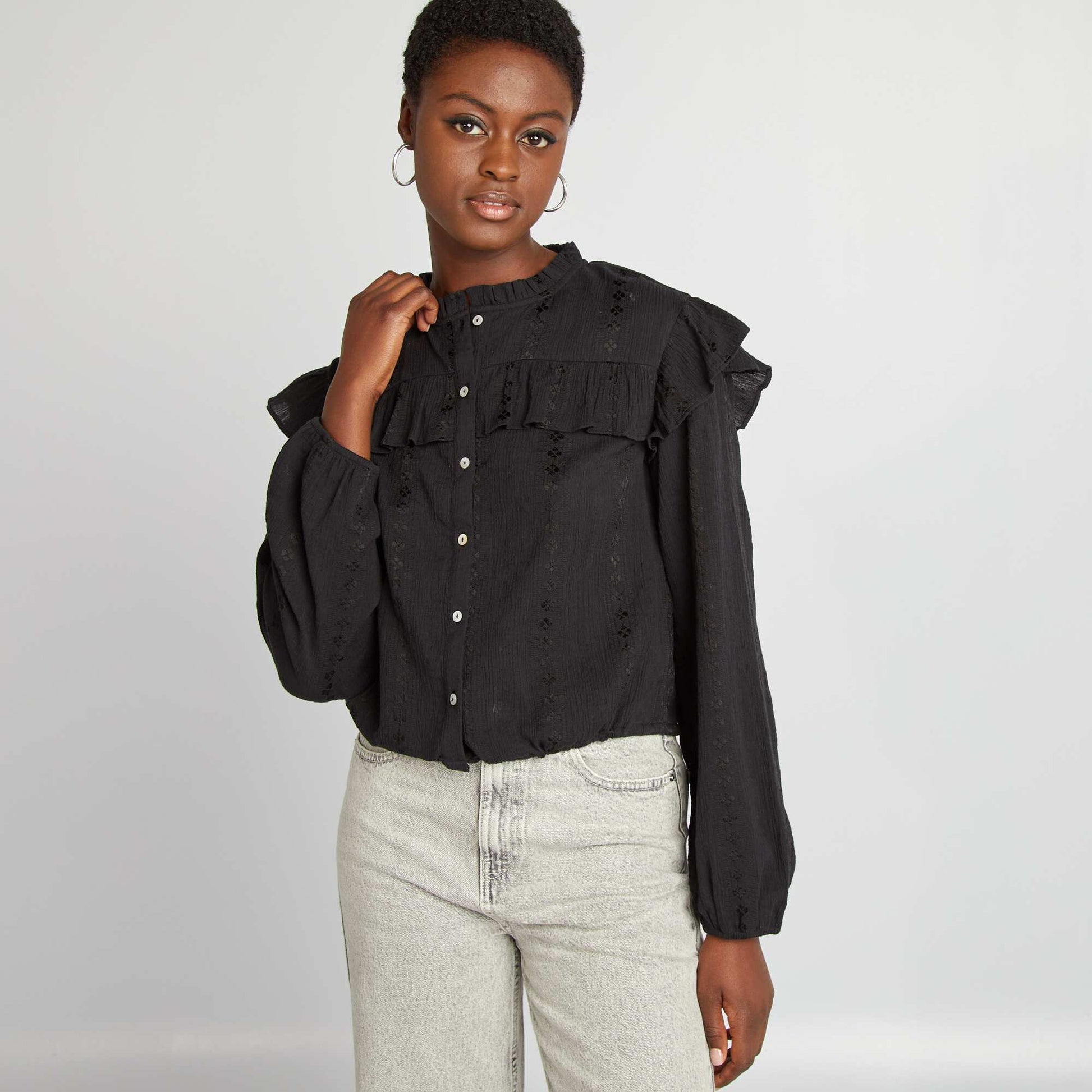 Chemise cropped volant e noir