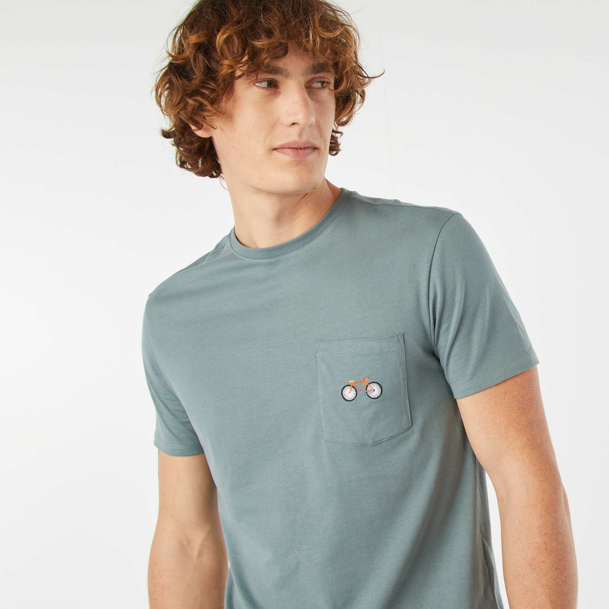 T-shirt manches courtes avec poche poitrine et broderie BLEU