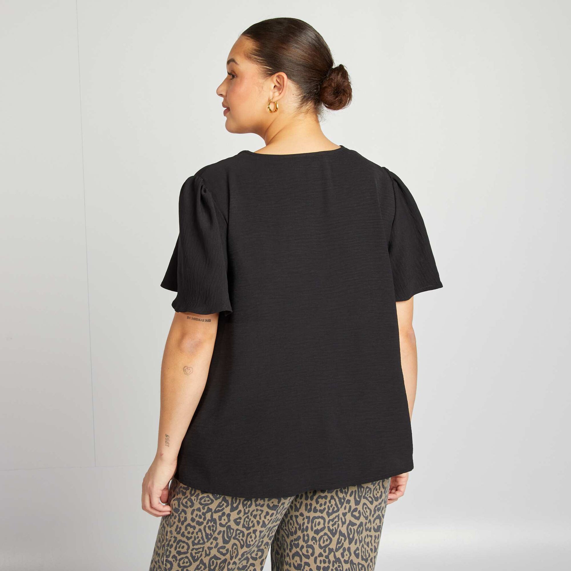 Blouse uni manches courtes NOIR