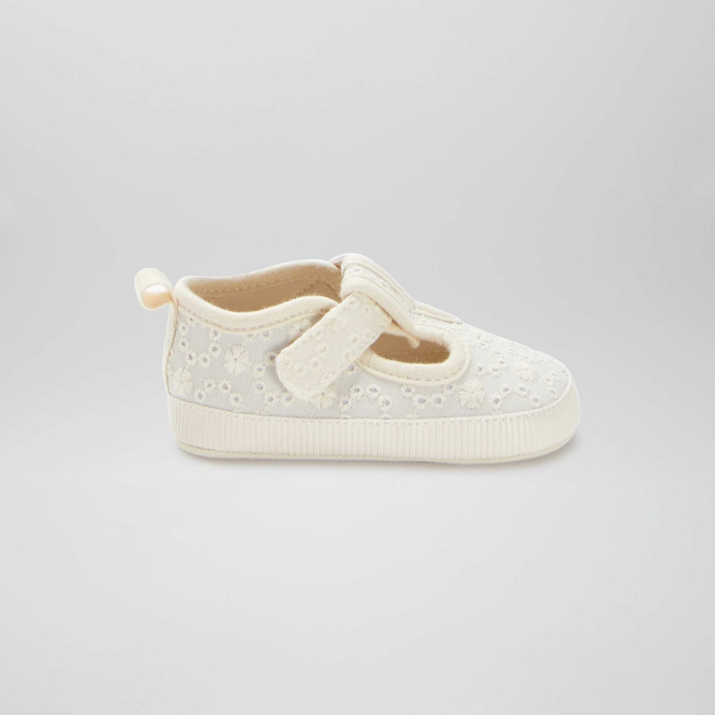 Chaussons esprit baskets avec broderie anglaise BEIGE