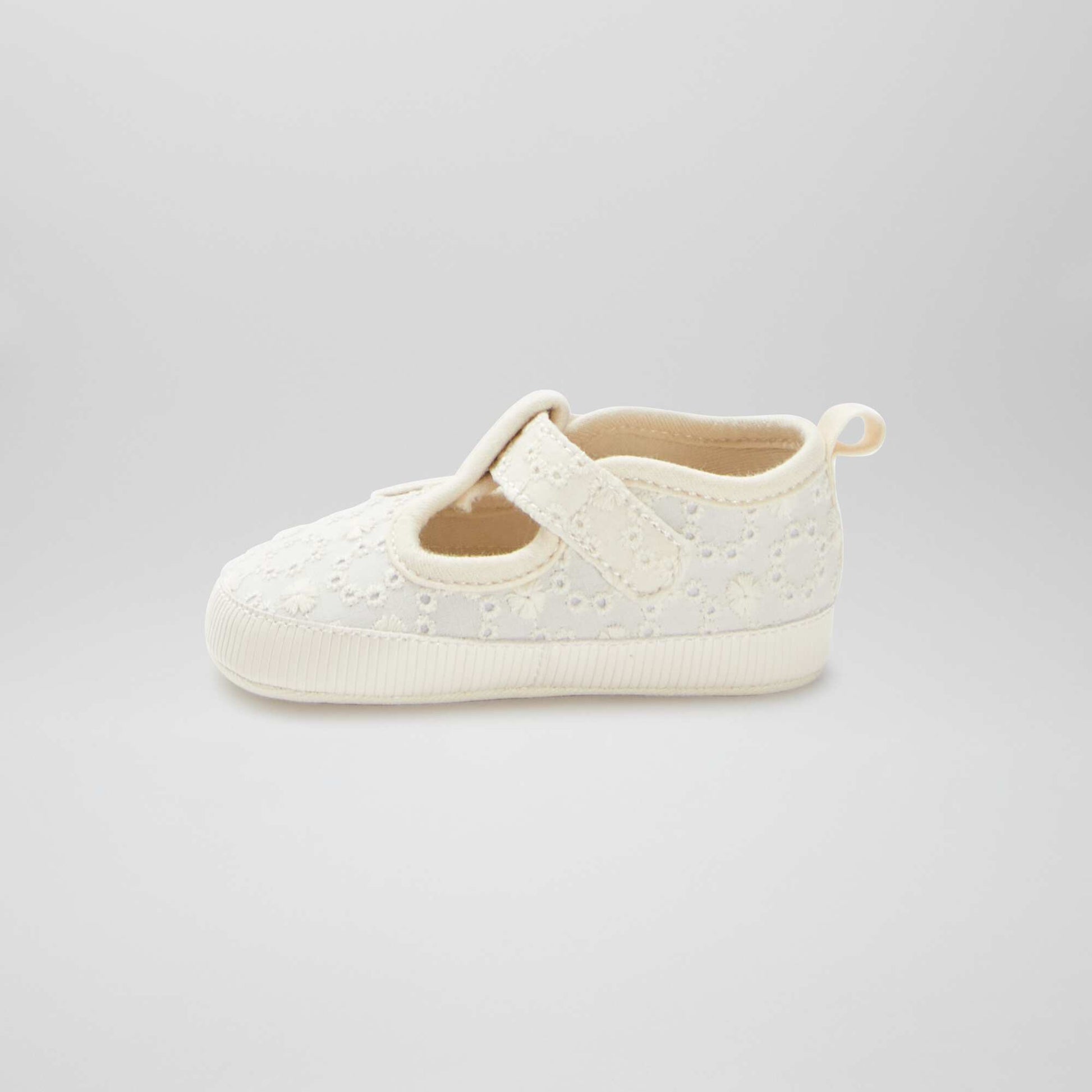 Chaussons esprit baskets avec broderie anglaise BEIGE