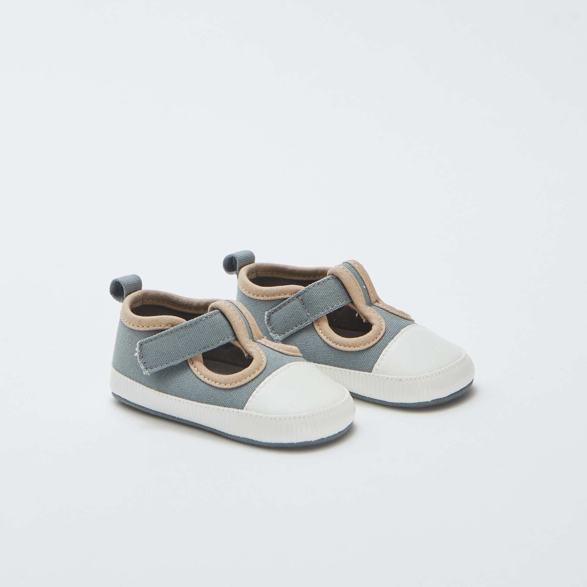 Chaussons esprit baskets en toile VERT