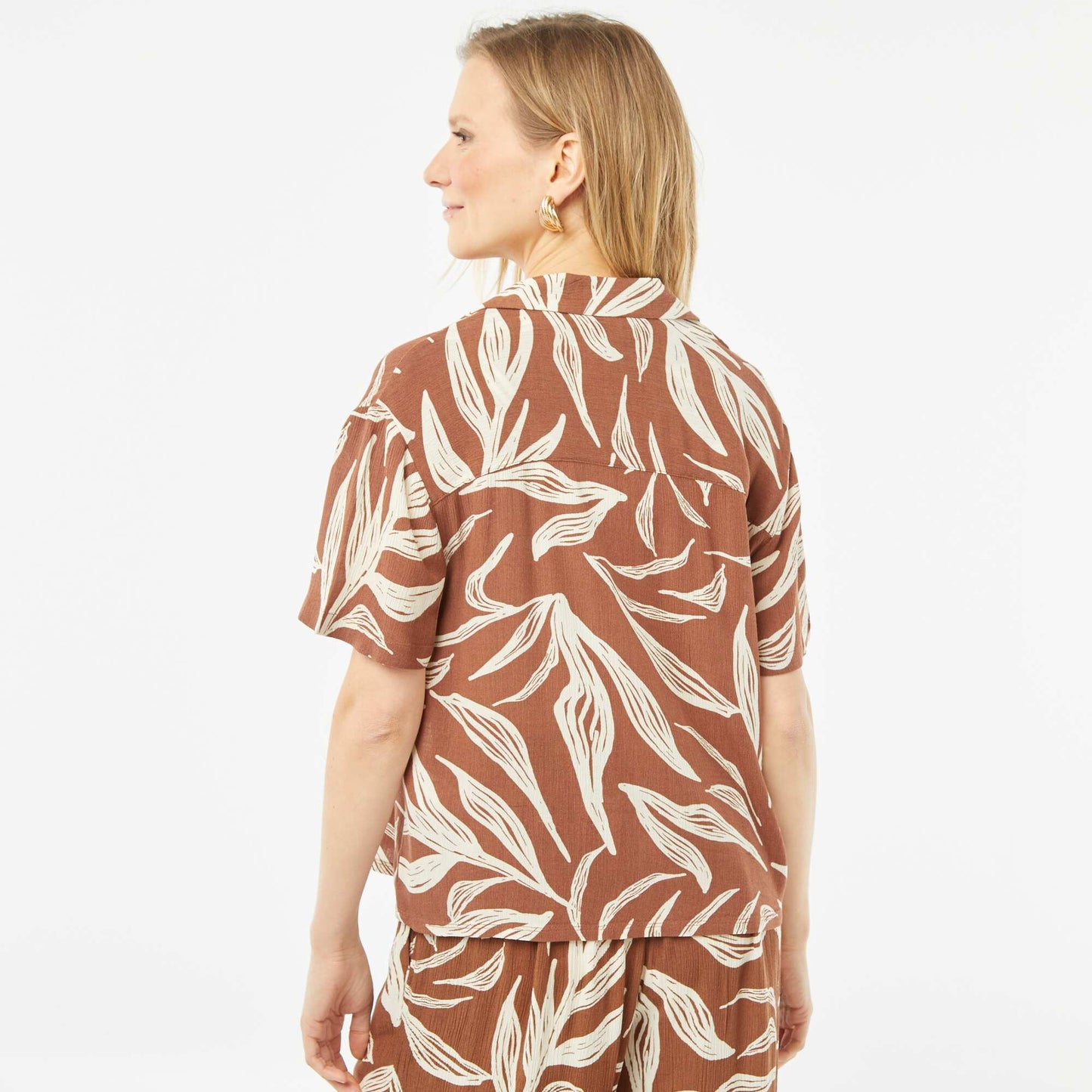 Chemisier maille crêpée manches courtes à motif MARRON