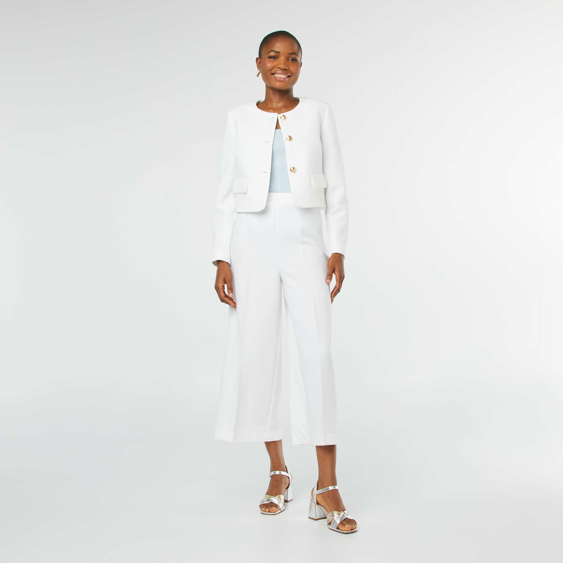 Veste tailleur coupe courte avec boutons dorés BLANC