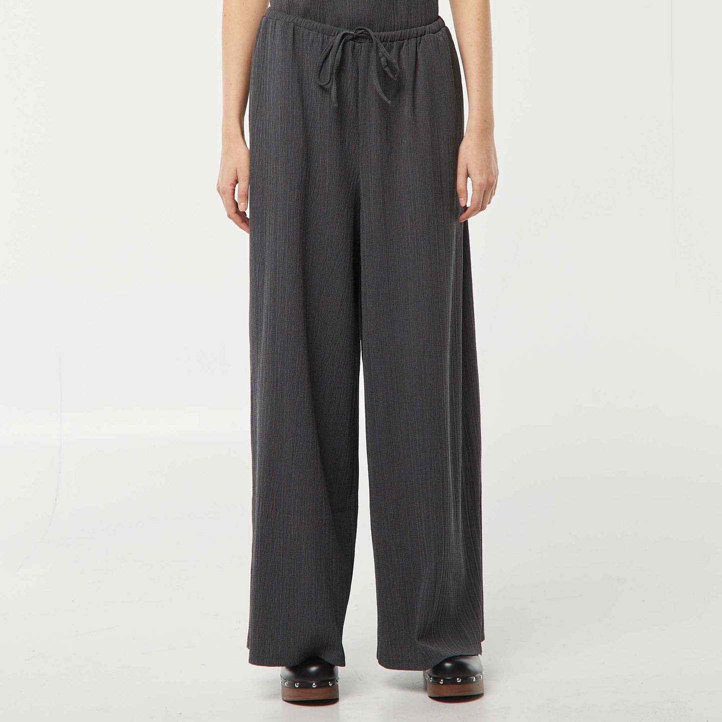 Pantalon large en maille plissée GRIS