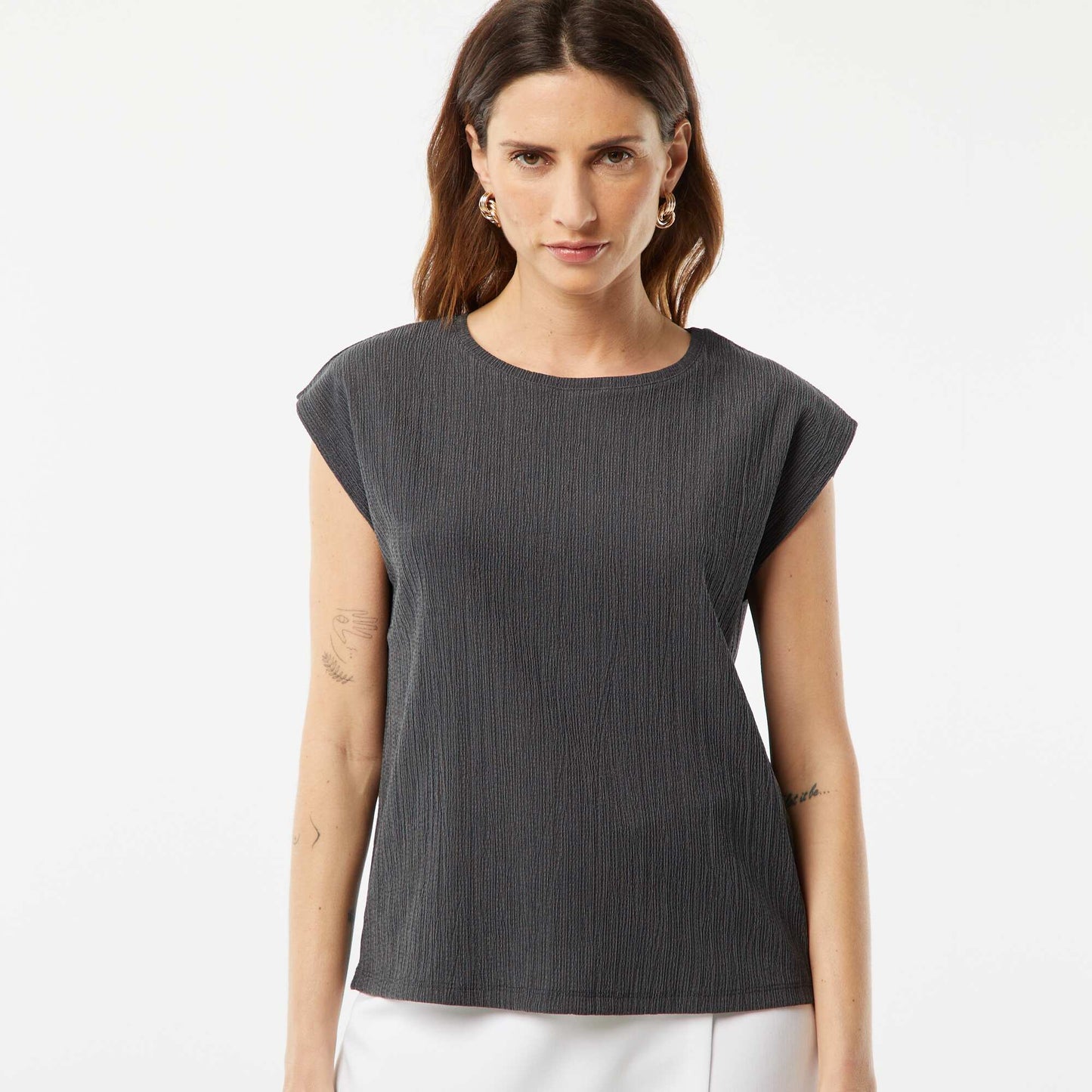 T-shirt en matière fantaisie avec manches chauve-souris GRIS