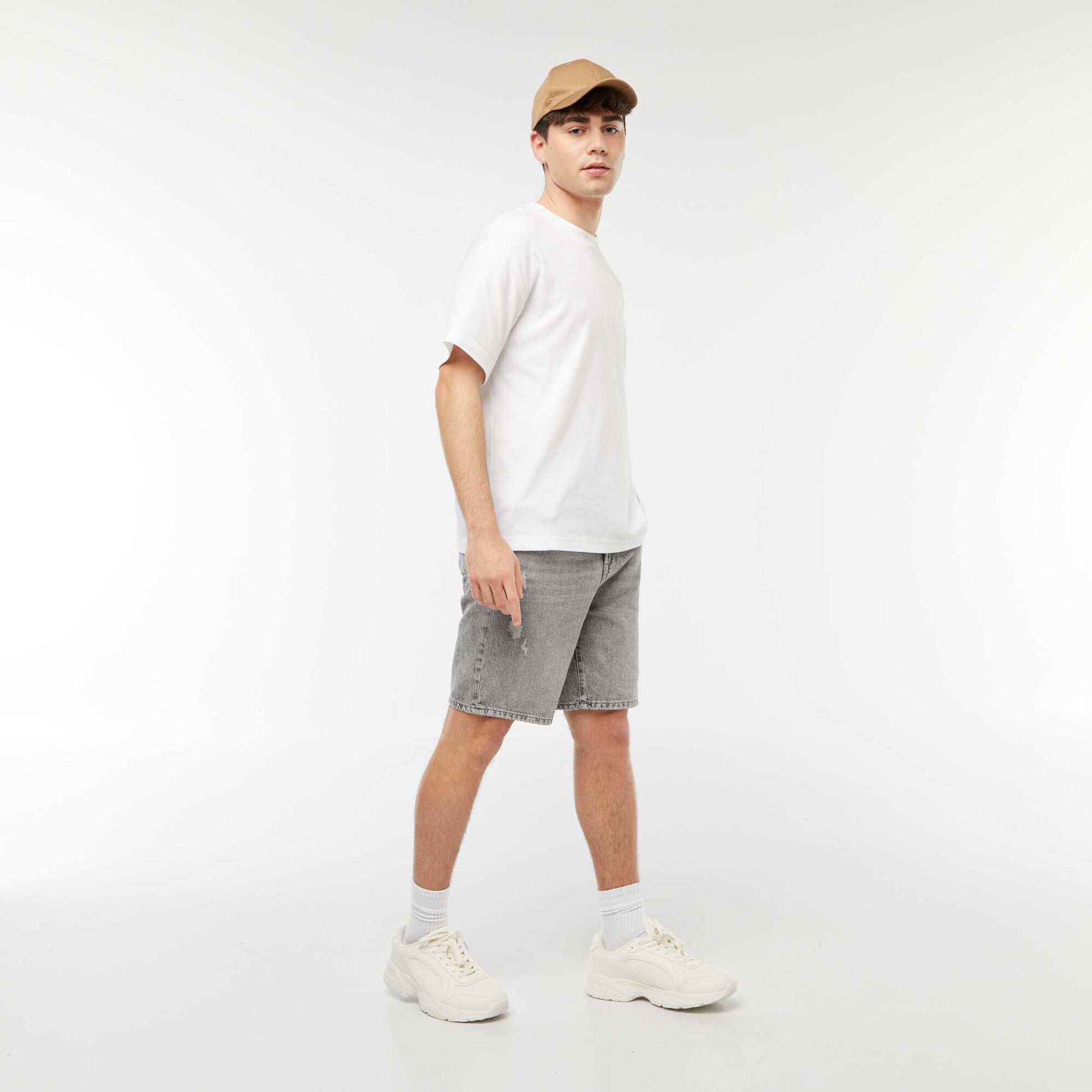 Bermuda en jean avec abrasions fantaisie GRIS