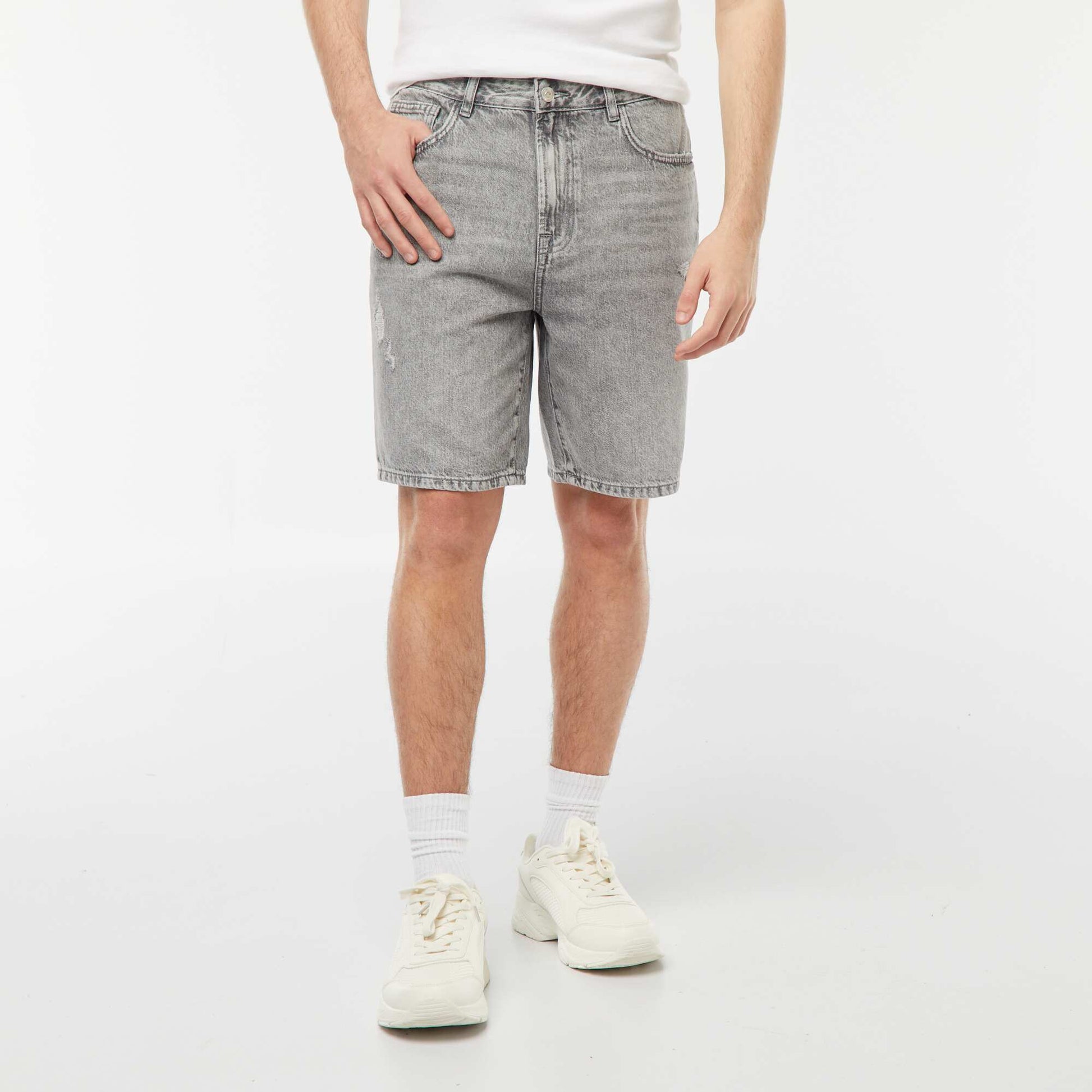 Bermuda en jean avec abrasions fantaisie GRIS
