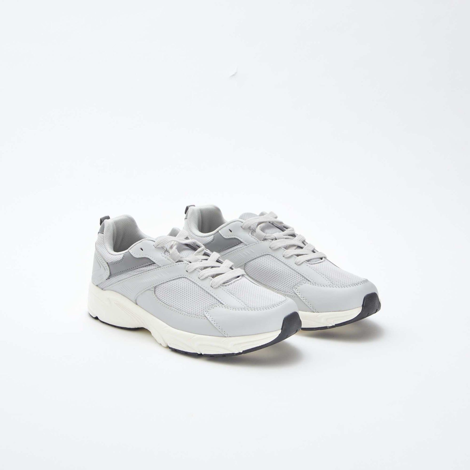 Baskets running en mesh GRIS