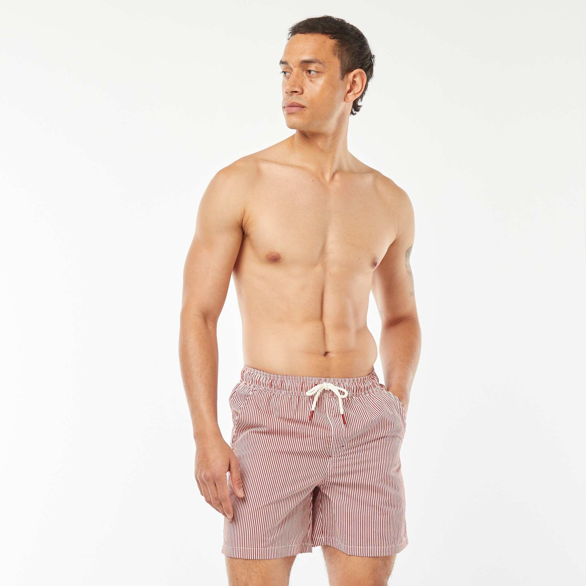 Short de bain à rayures ROUGE