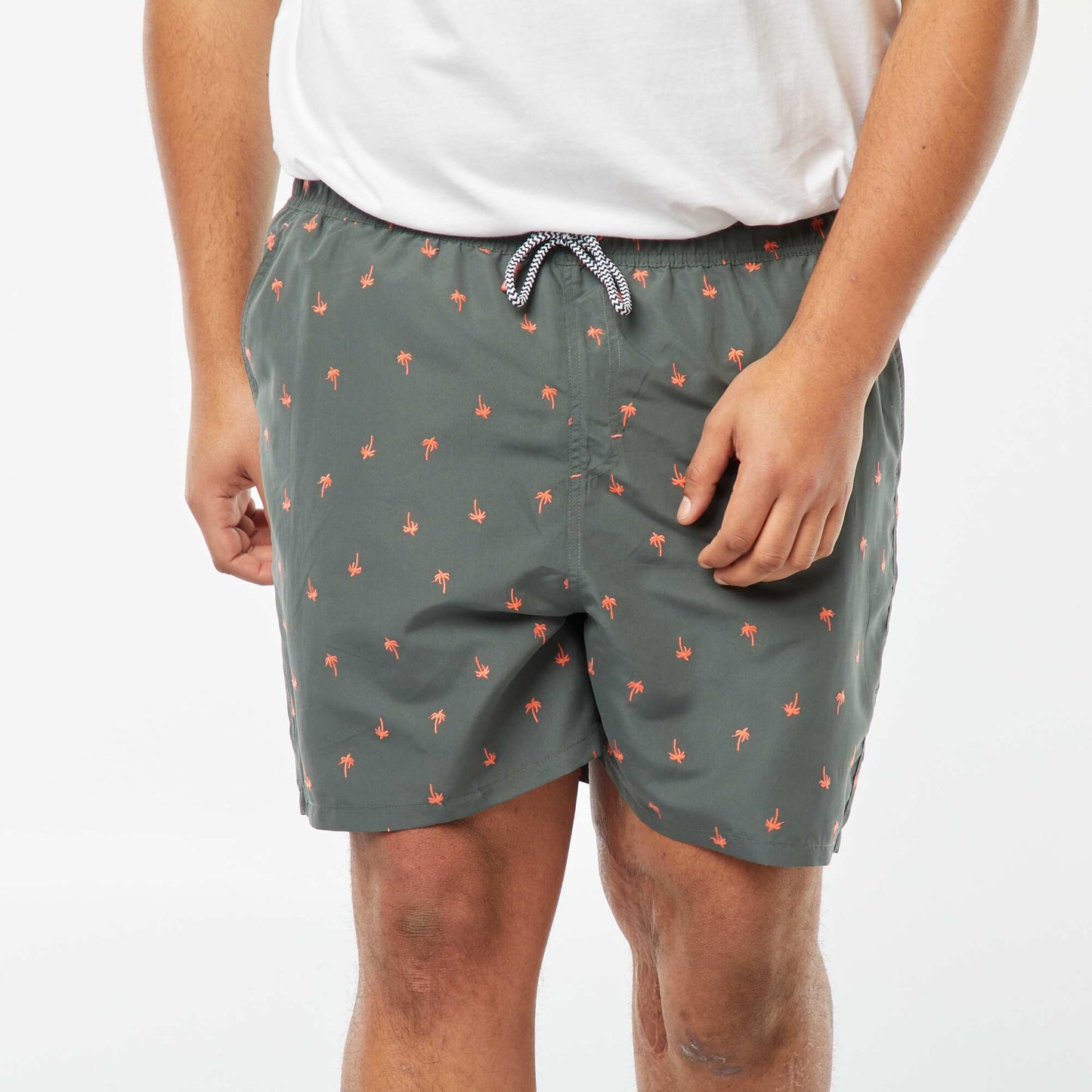 Short de bain avec motifs brodés VERT