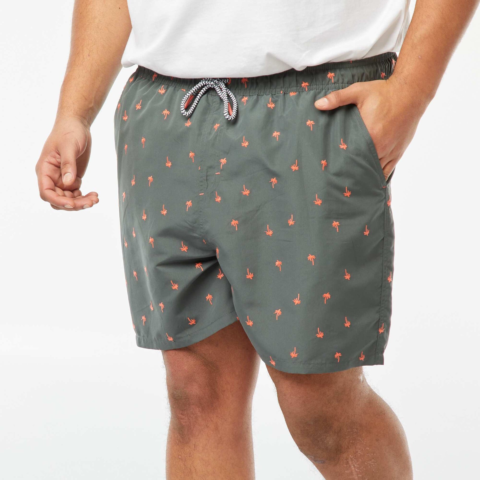 Short de bain avec motifs brodés VERT