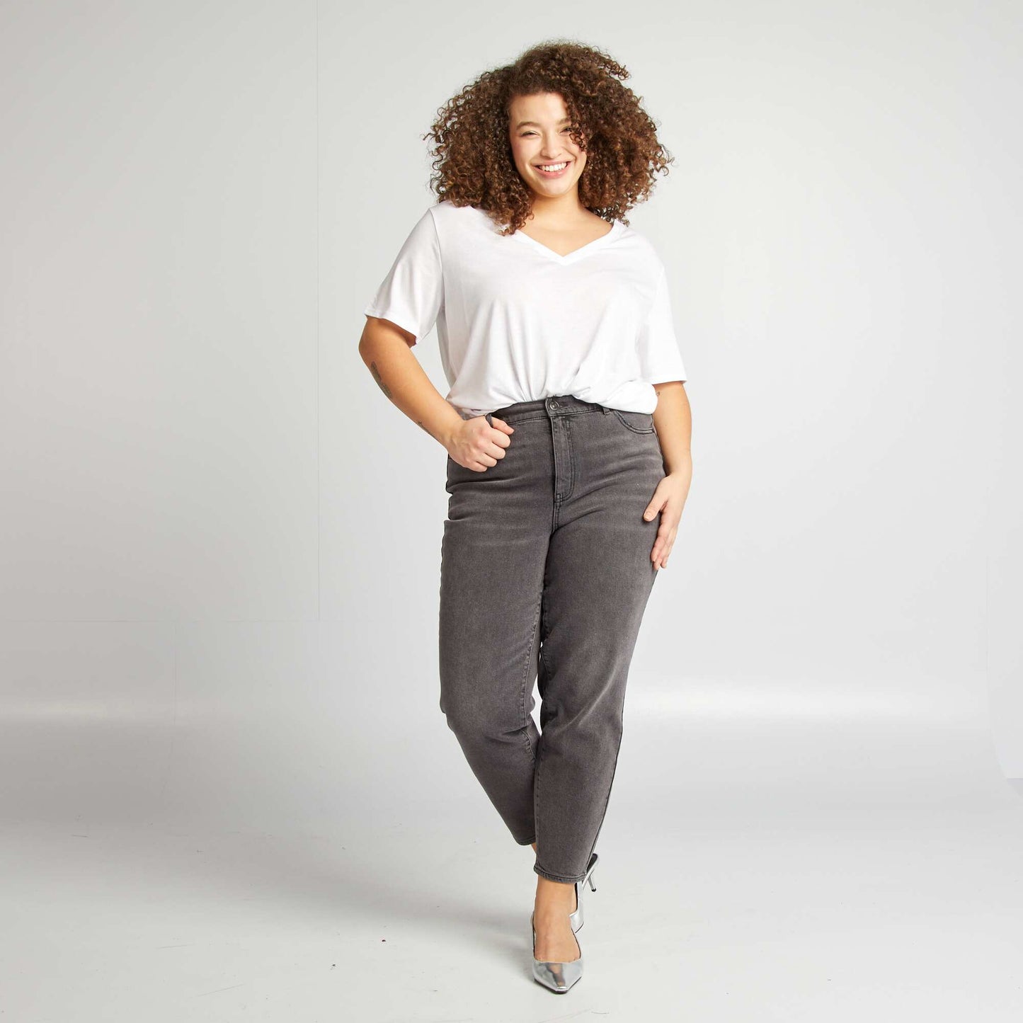 Jean coupe mom taille haute GRIS