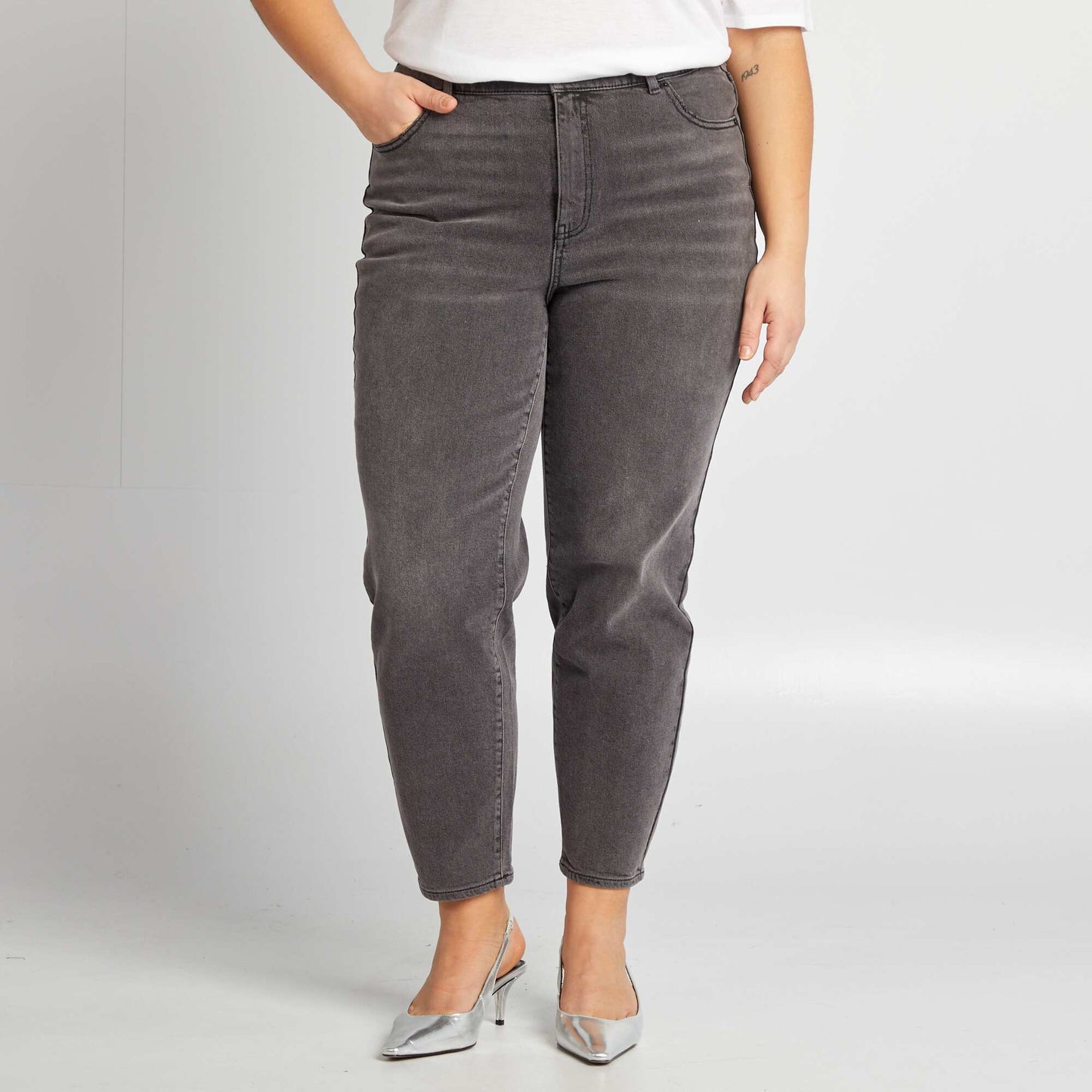 Jean coupe mom taille haute GRIS
