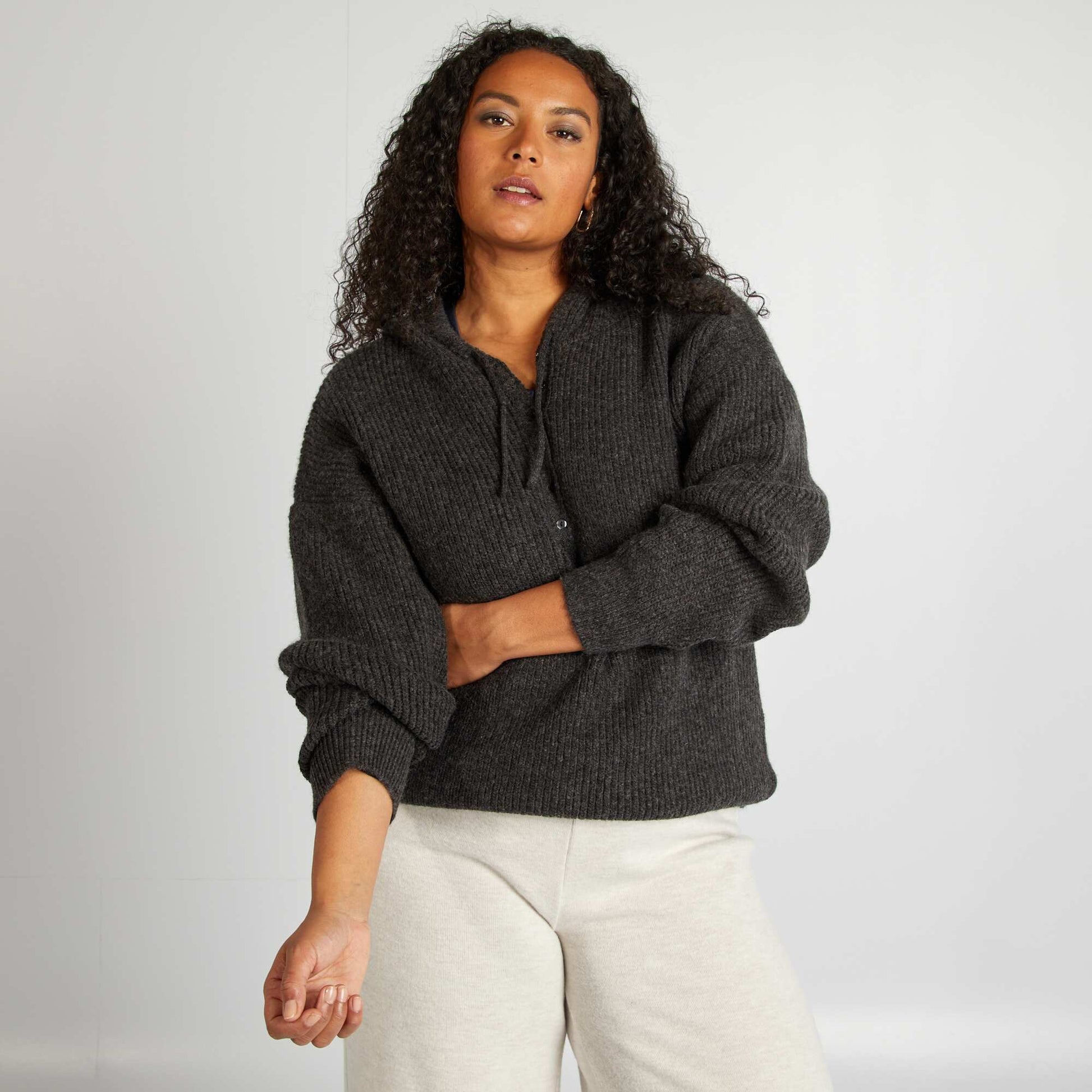 Pull à capuche en maille Gris