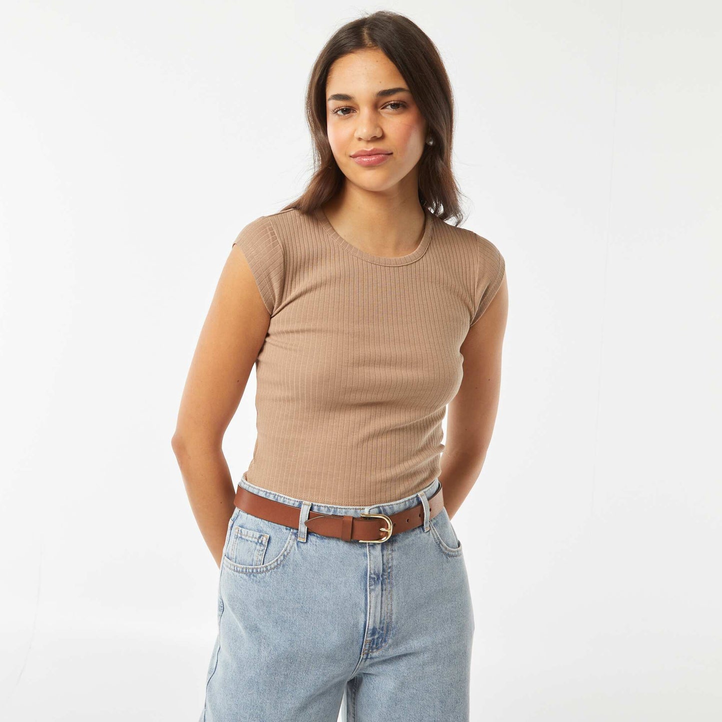 T-shirt sans manches avec ouverture dans le bas du dos BEIGE