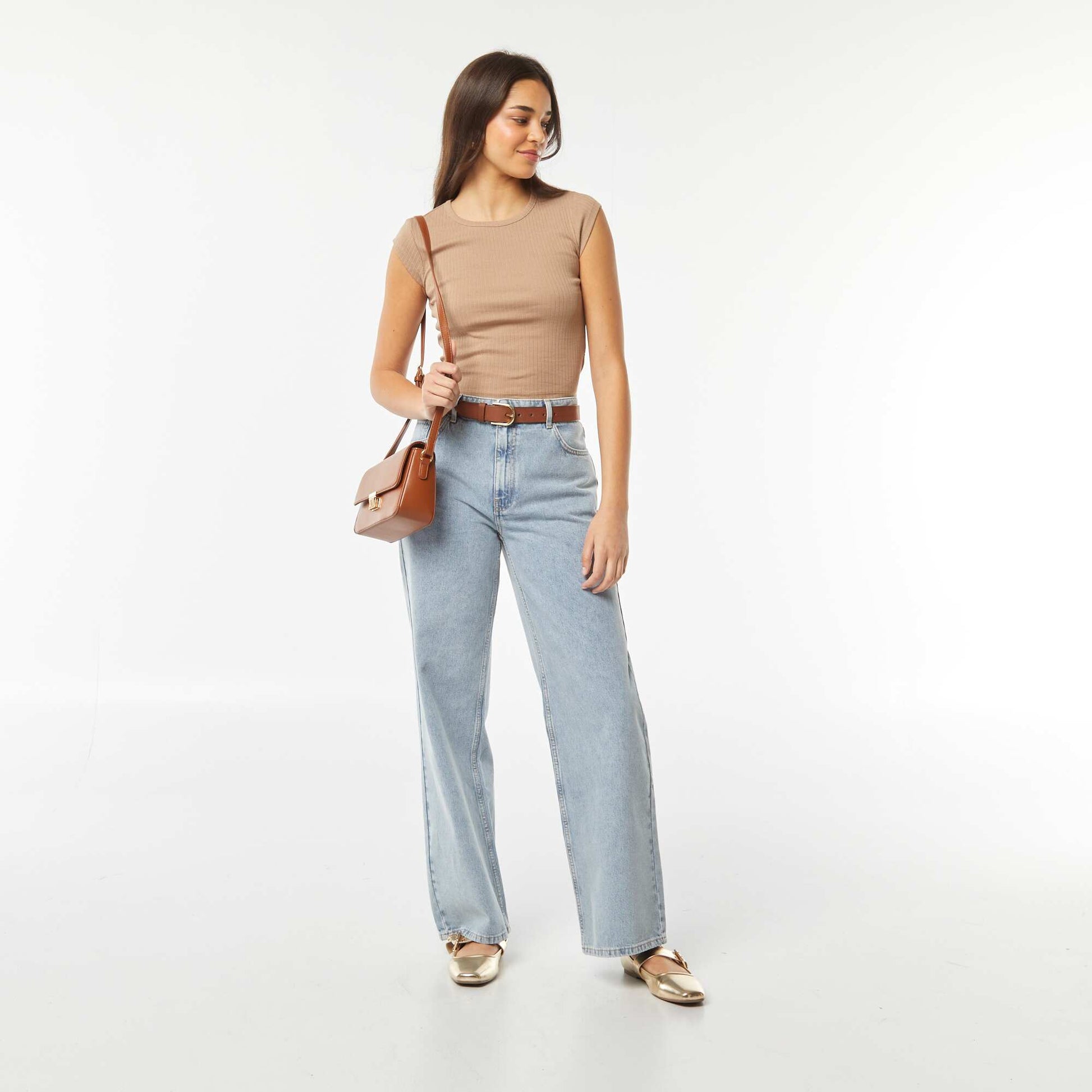T-shirt sans manches avec ouverture dans le bas du dos BEIGE