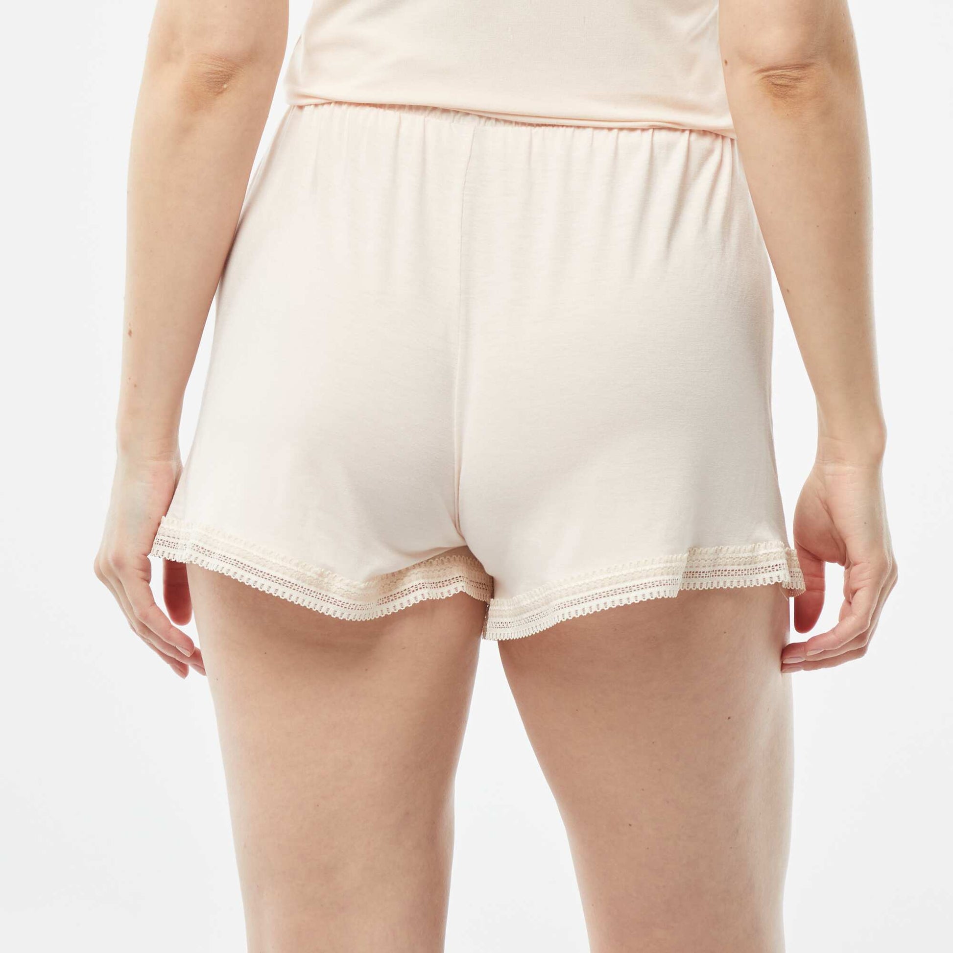 Short de pyjama fluide avec broderies CRèME