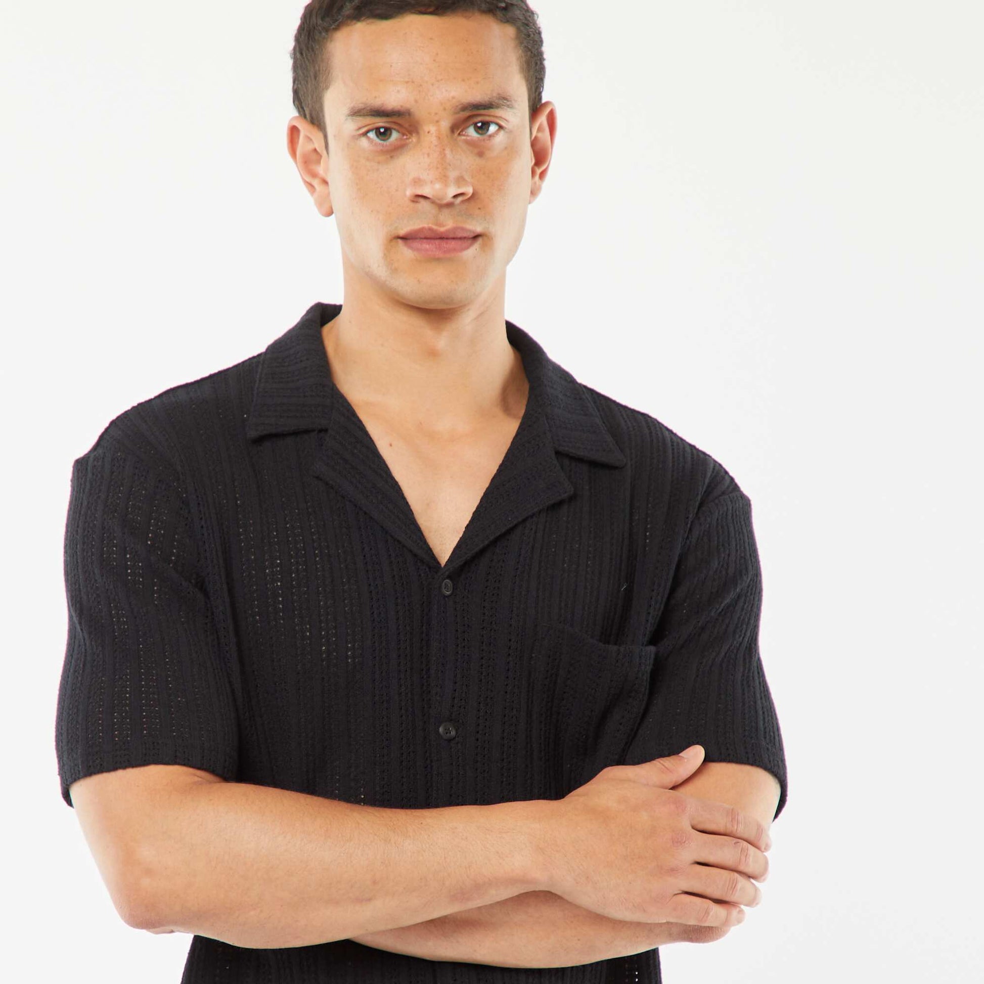 Chemise manches courtes en matière ajourée NOIR