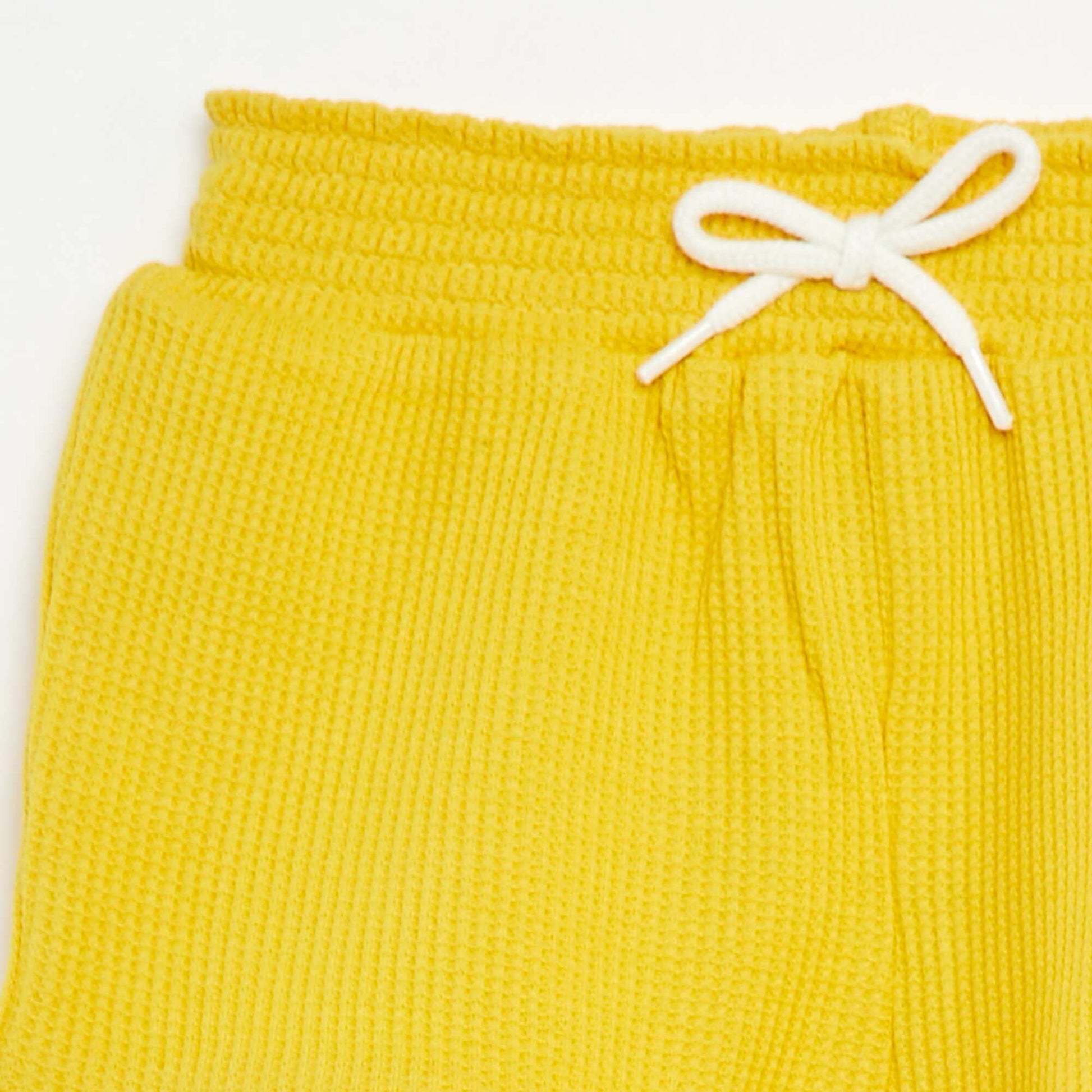 Short en maille gaufrée avec bords ondulés JAUNE