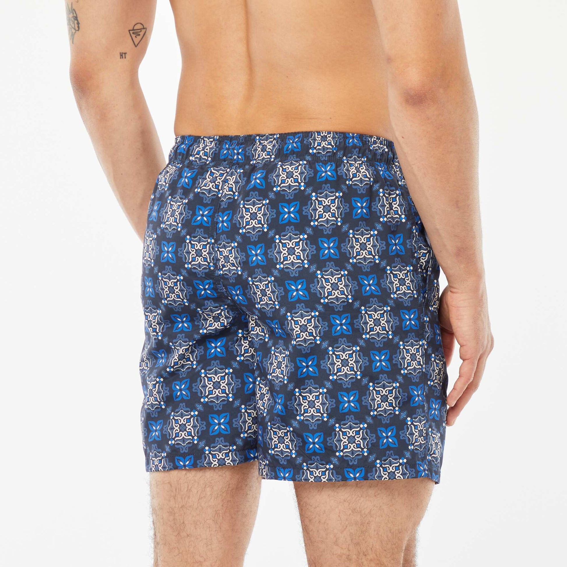 Short de bain motifs pochoirs BLEU