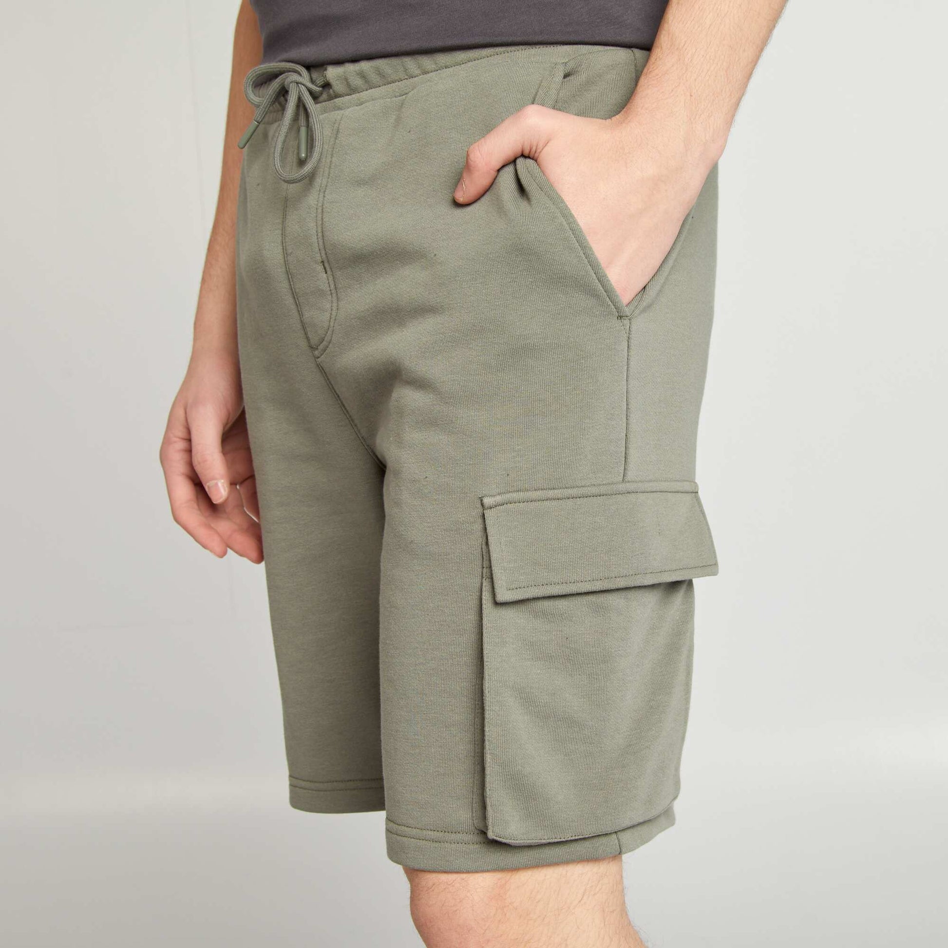 Short en molleton léger multipoches VERT