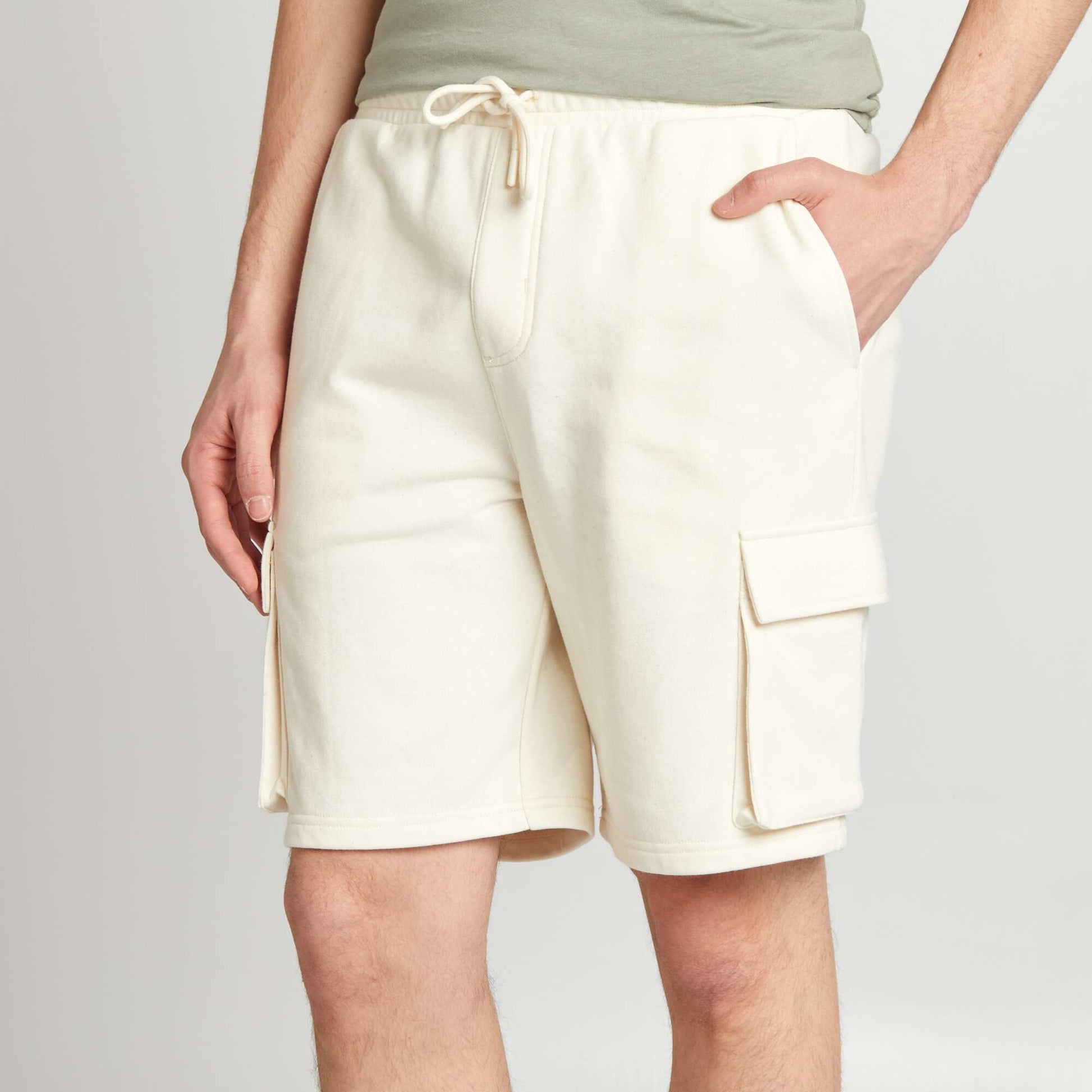 Short en molleton léger multipoches BLANC