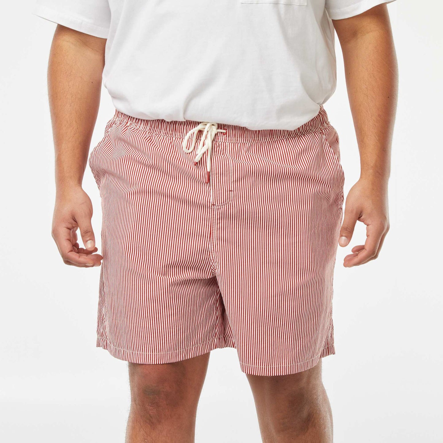 Short de bain rayé en seersucker ROUGE