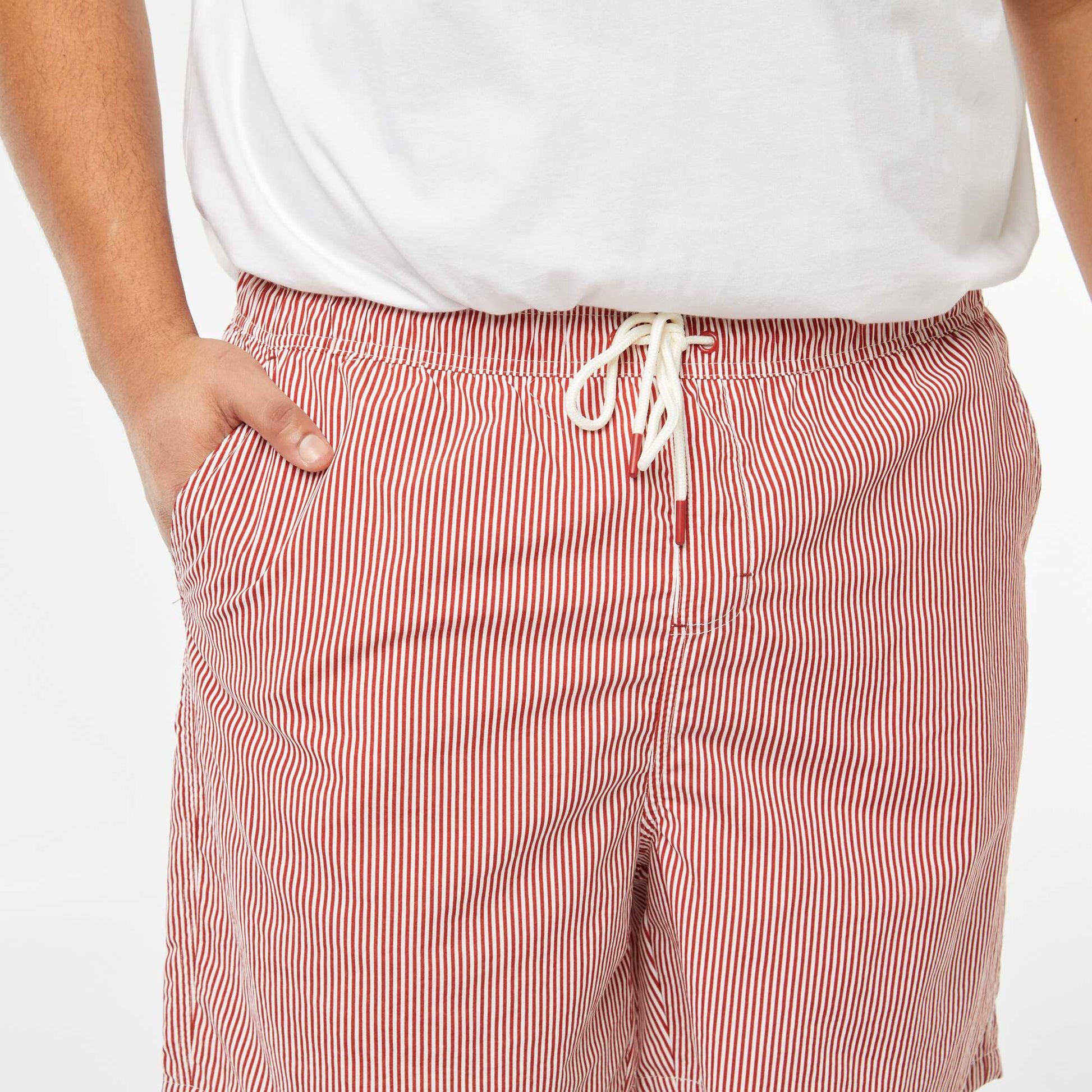 Short de bain rayé en seersucker ROUGE