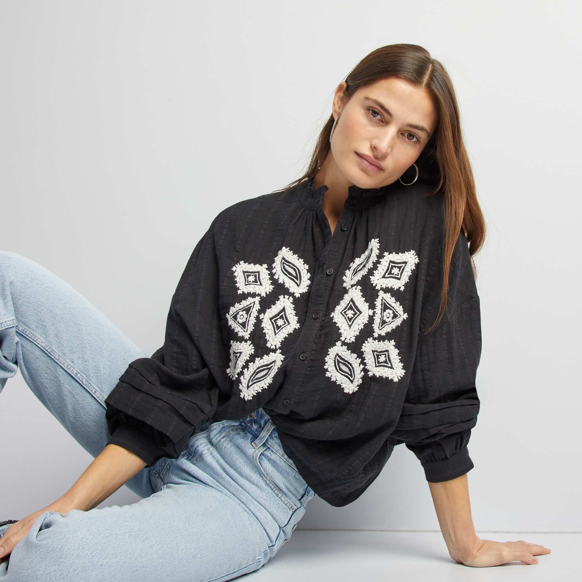 Chemise en gaze de coton brodée noir