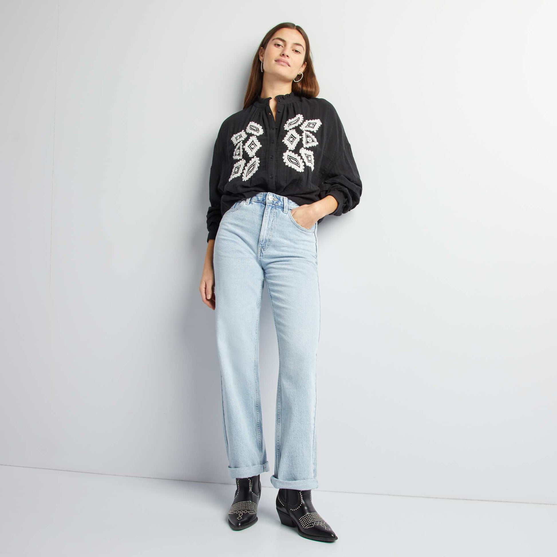 Chemise en gaze de coton brodée noir