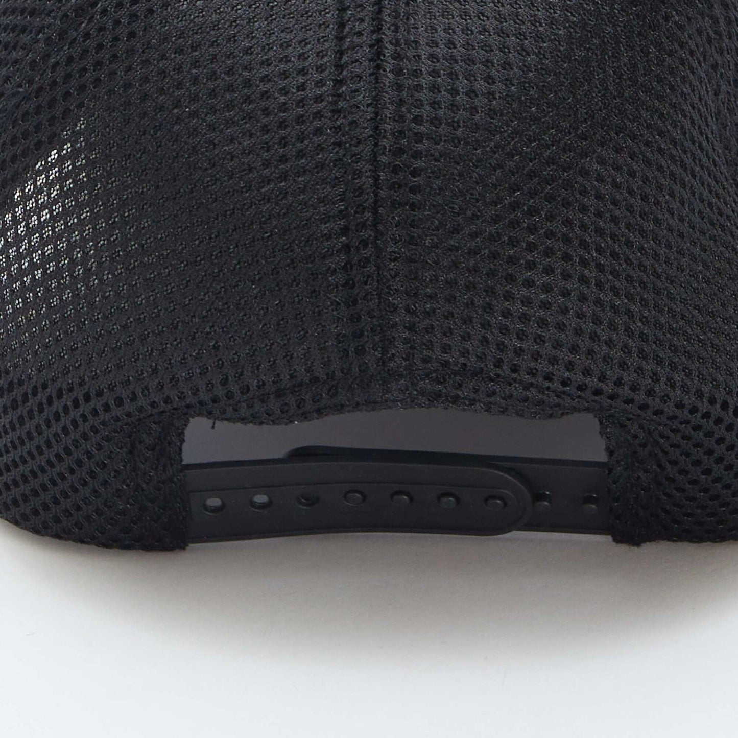 Casquette avec broderie NOIR
