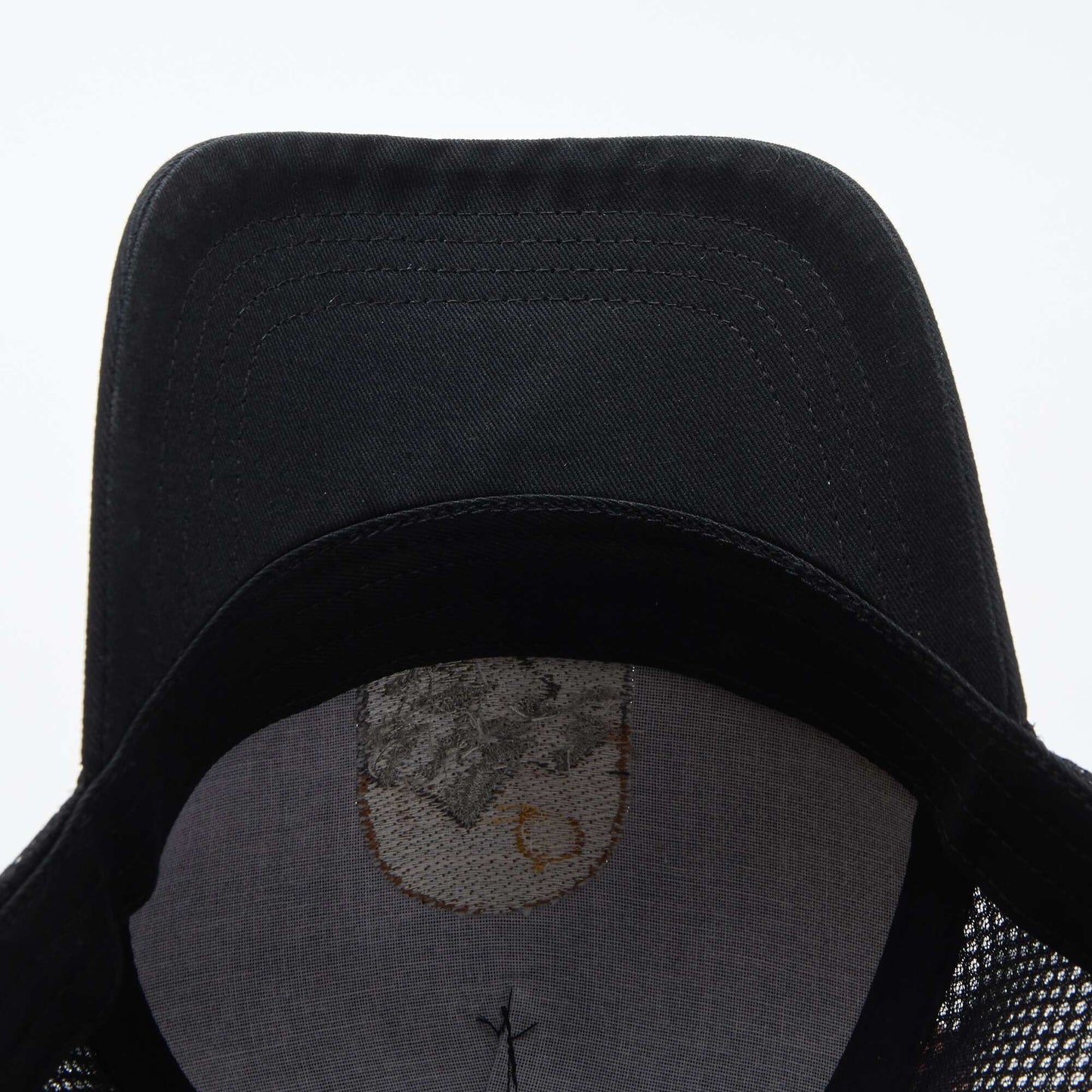 Casquette avec broderie NOIR