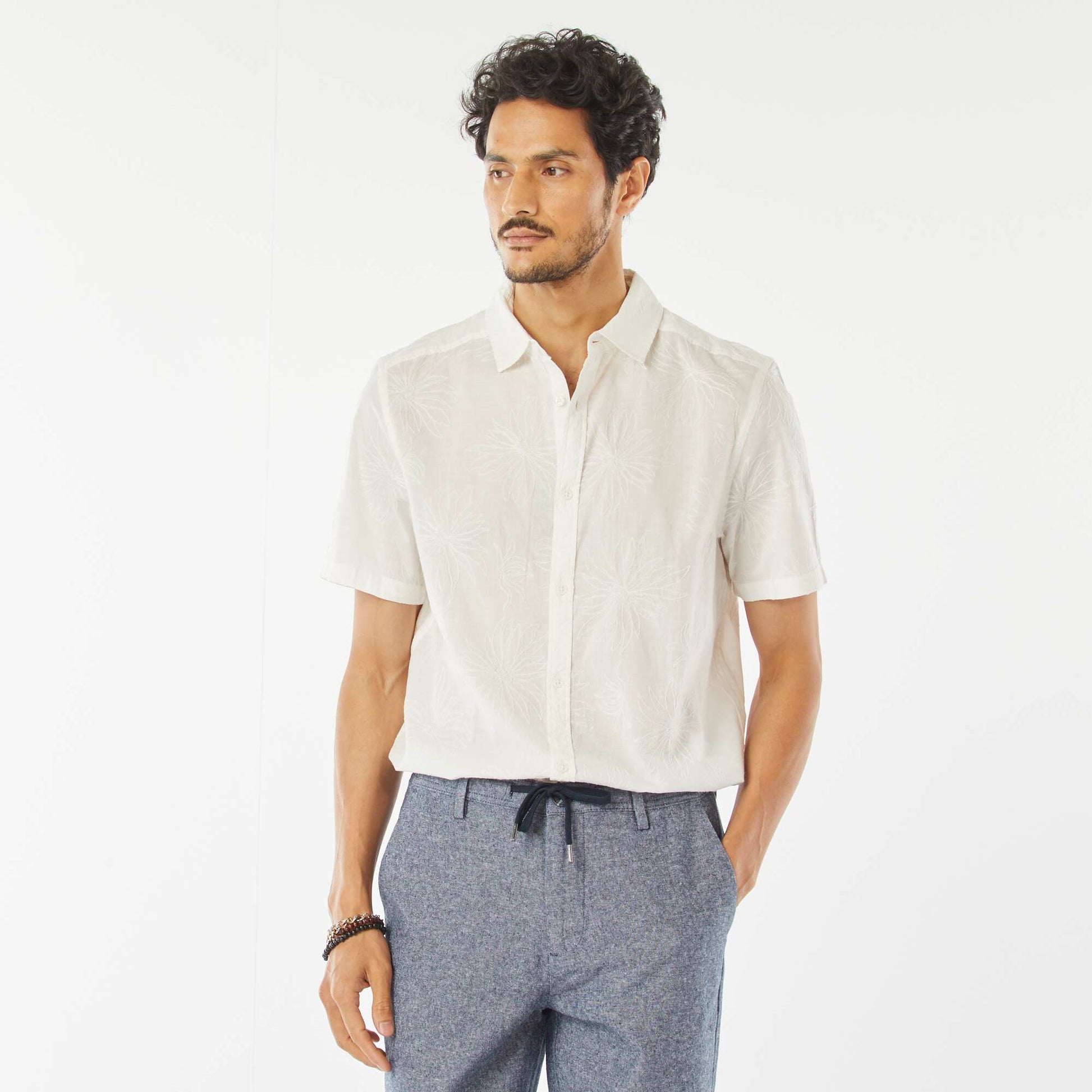 Chemise manches courtes à motifs brodés BLANC