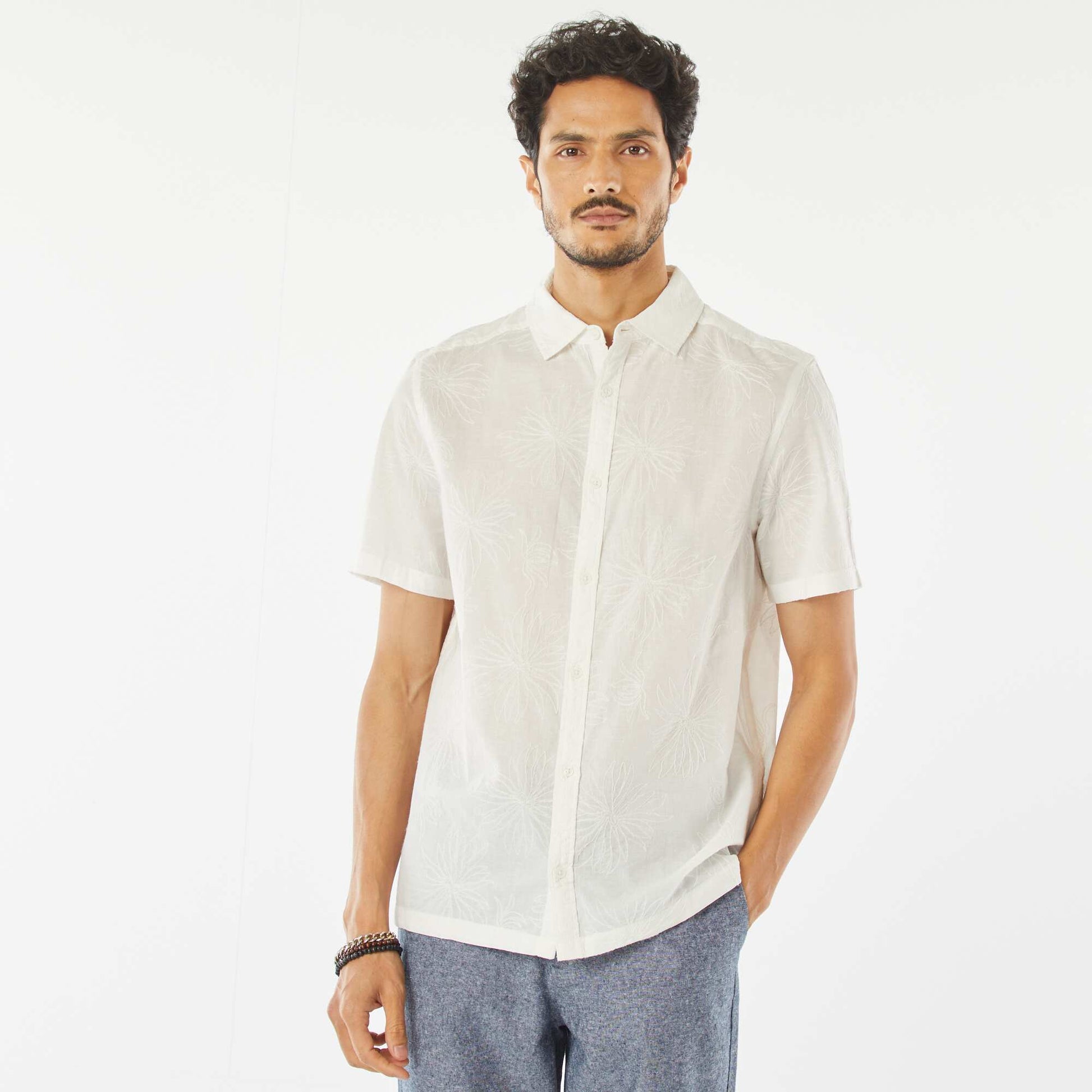 Chemise manches courtes à motifs brodés BLANC