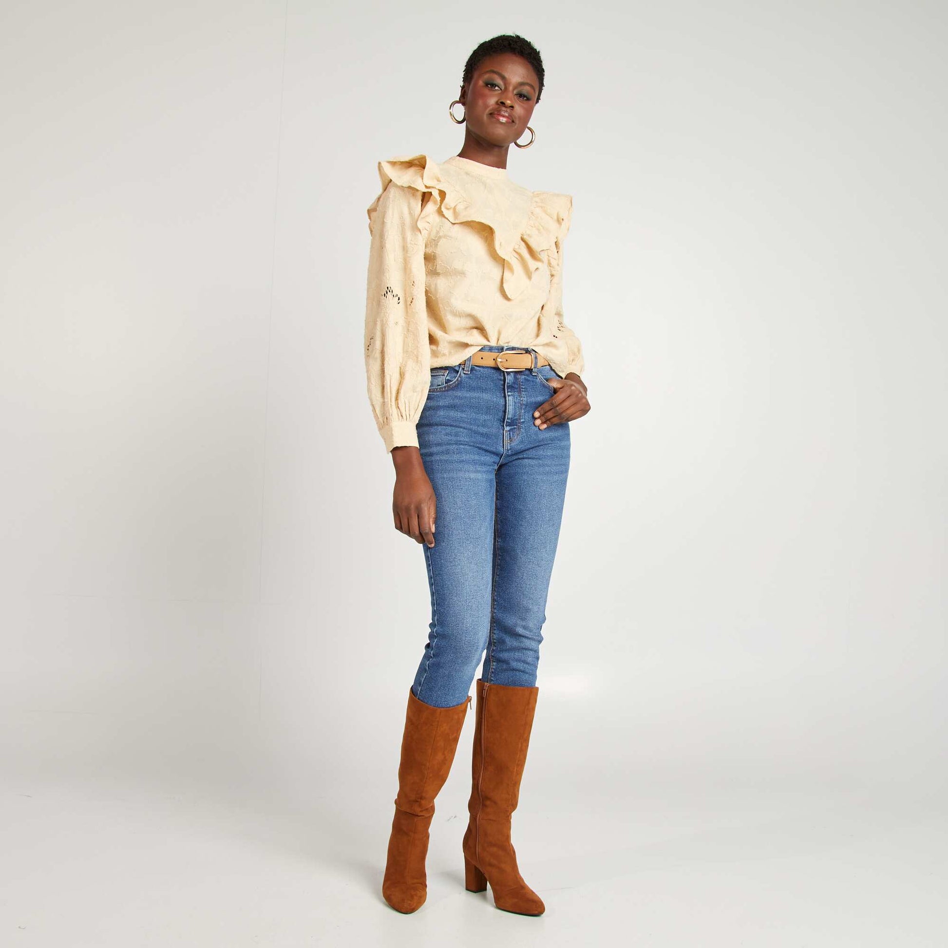 Blouse brodée avec volants Beige