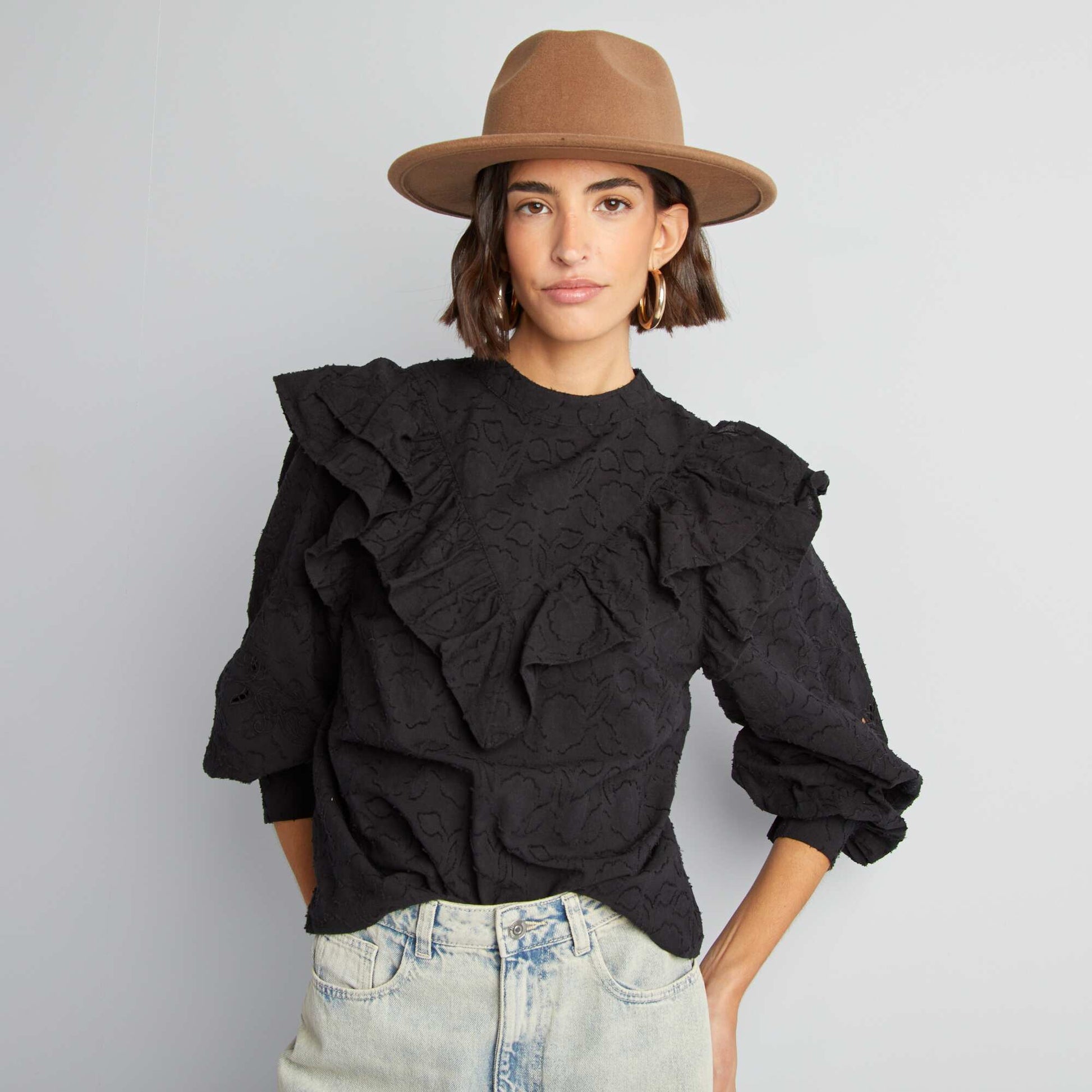 Blouse brodée avec volants NOIR