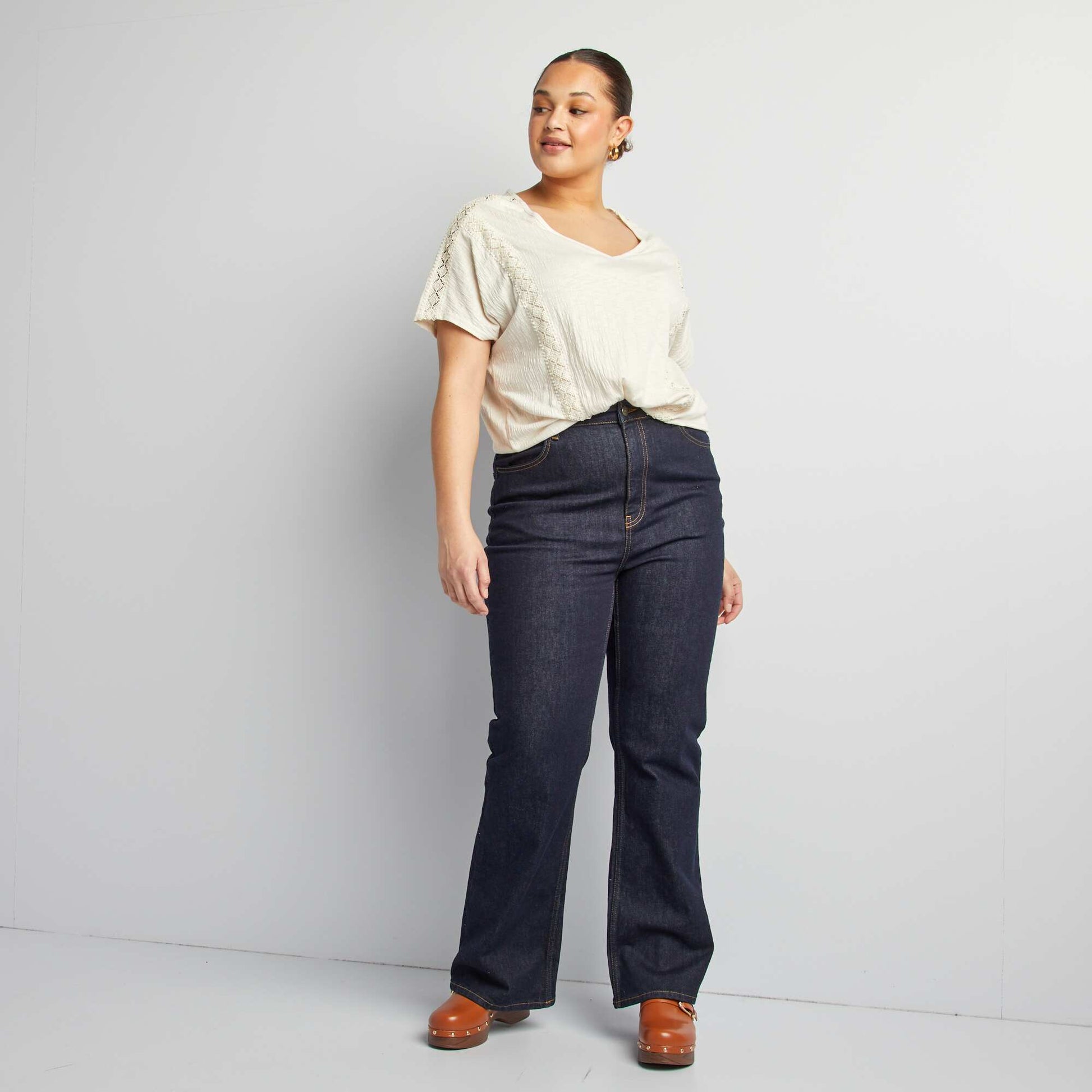 Blouse matière crêpée avec broderies BEIGE