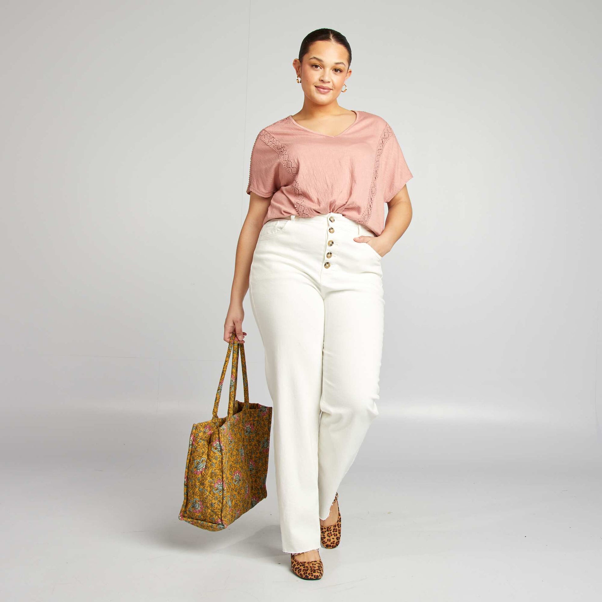 Blouse matière crêpée avec broderies ROSE